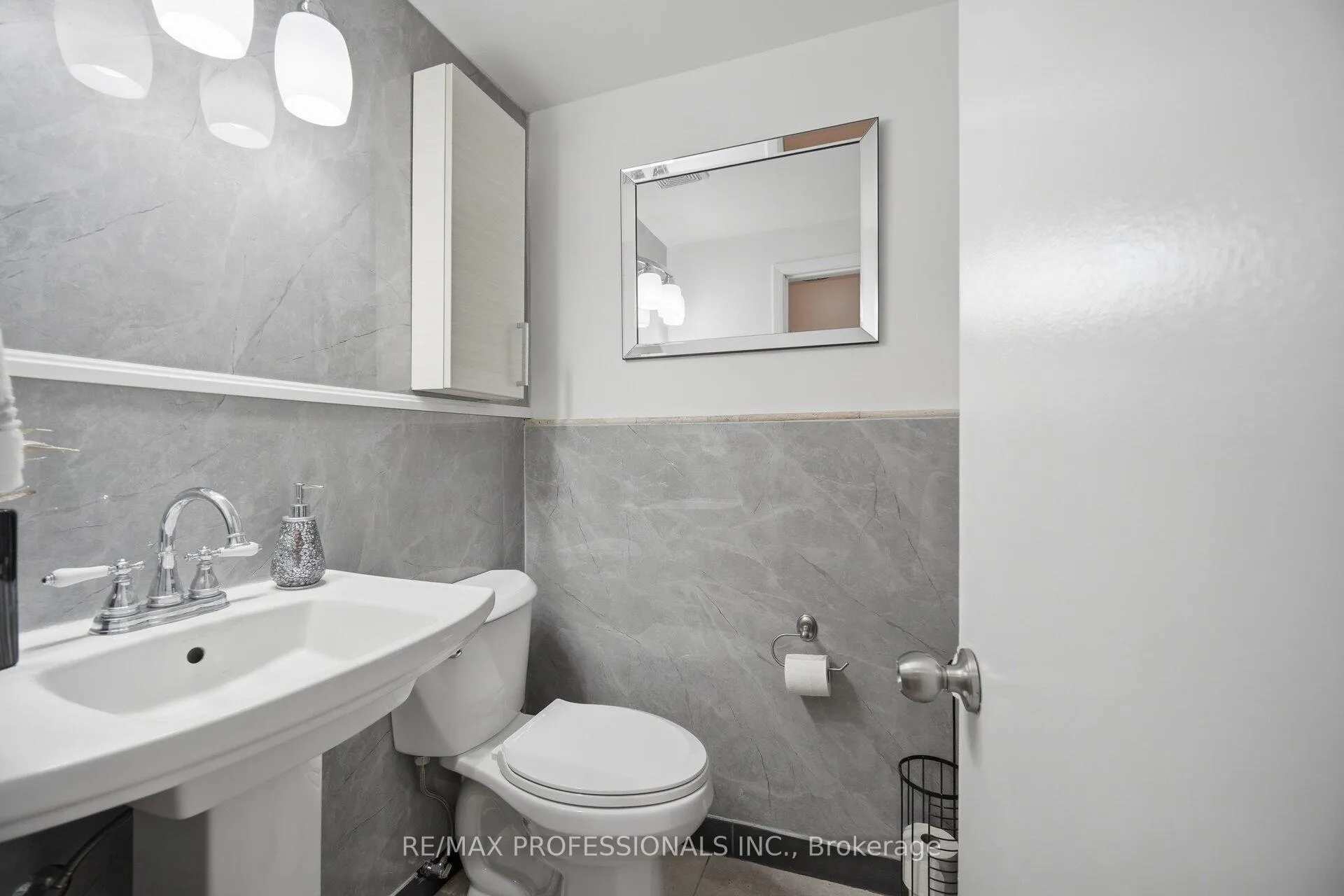 Photo 18 of 74 Ringway Crescent, Etobicoke, Elms-Old Rexdale — HOMEH