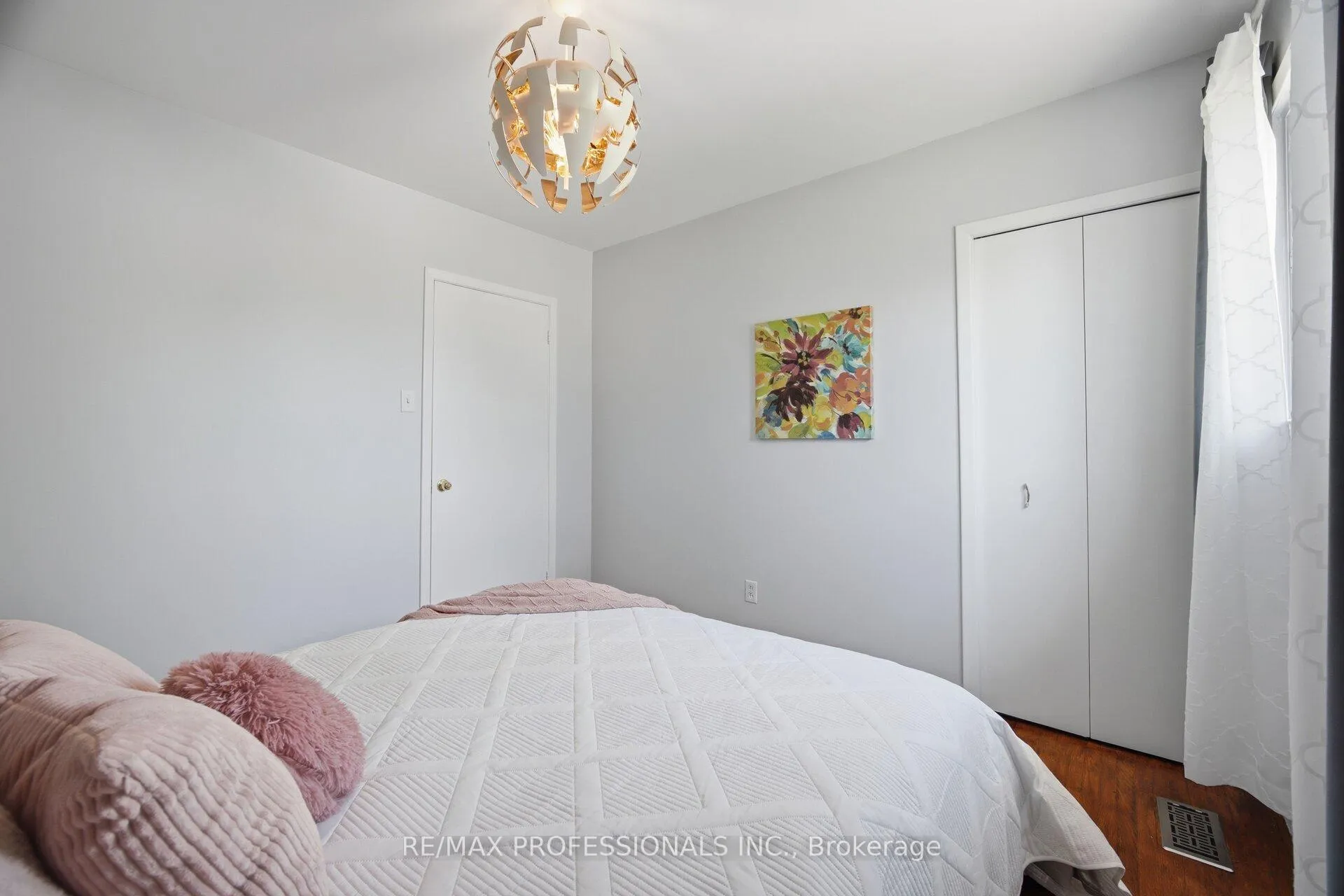 Photo 23 of 74 Ringway Crescent, Etobicoke, Elms-Old Rexdale — HOMEH