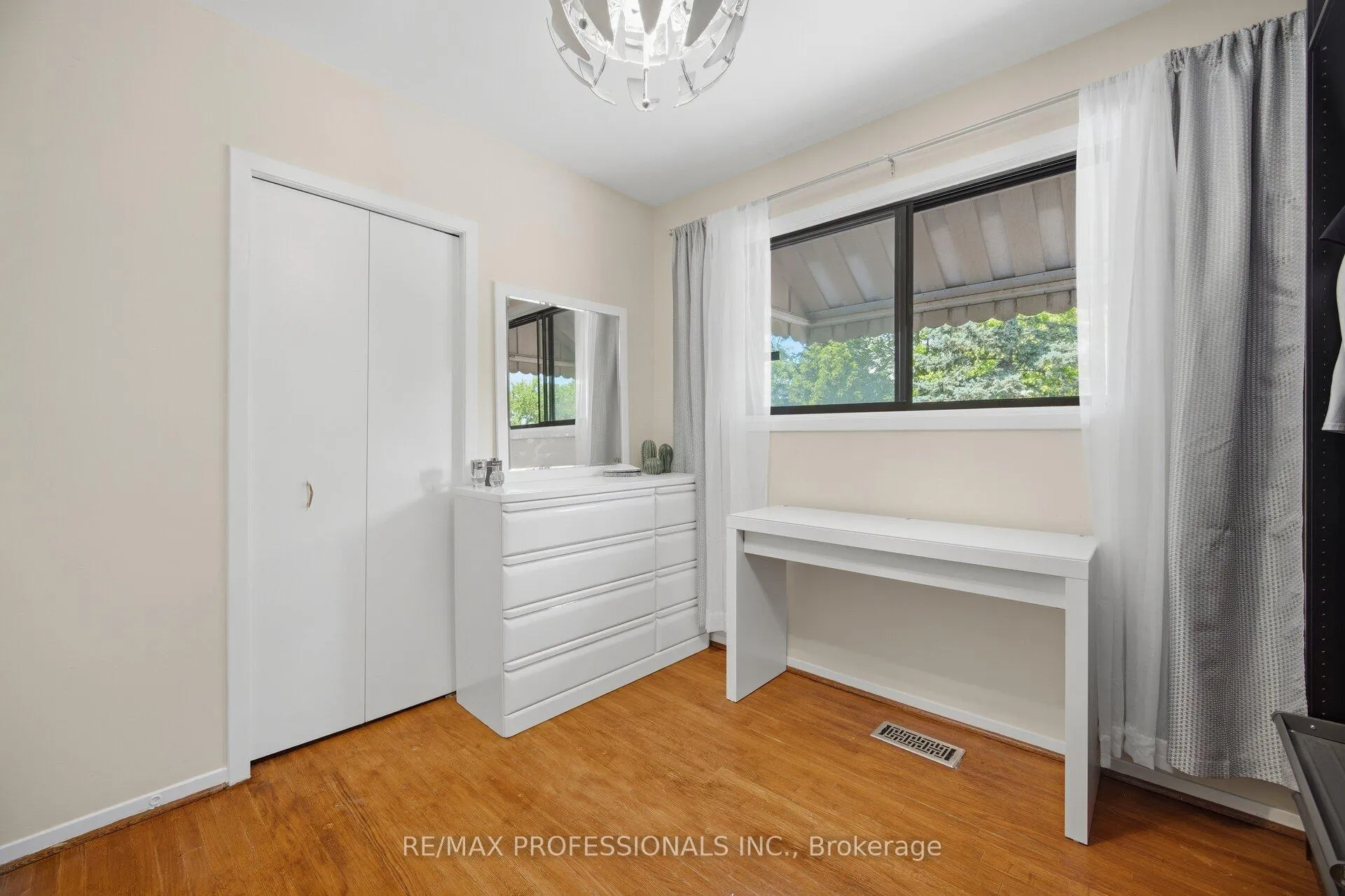 Photo 26 of 74 Ringway Crescent, Etobicoke, Elms-Old Rexdale — HOMEH