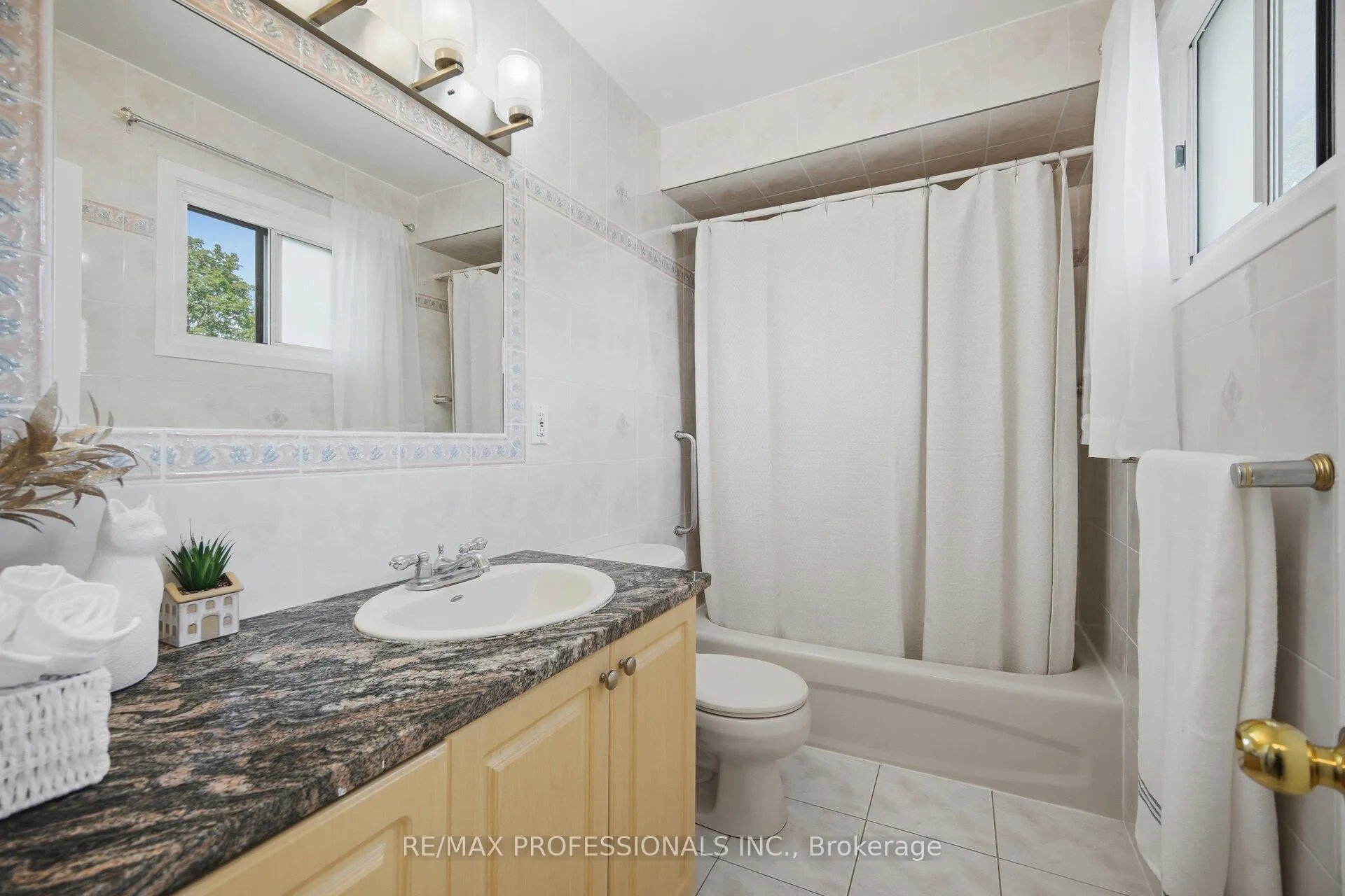 Photo 27 of 74 Ringway Crescent, Etobicoke, Elms-Old Rexdale — HOMEH