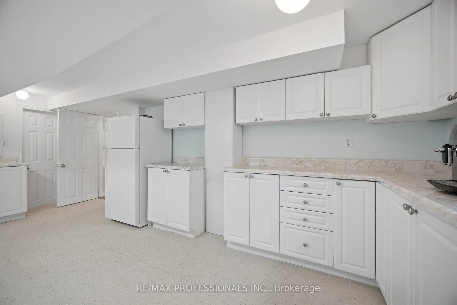 Photo 32 of 74 Ringway Crescent, Etobicoke, Elms-Old Rexdale — HOMEH