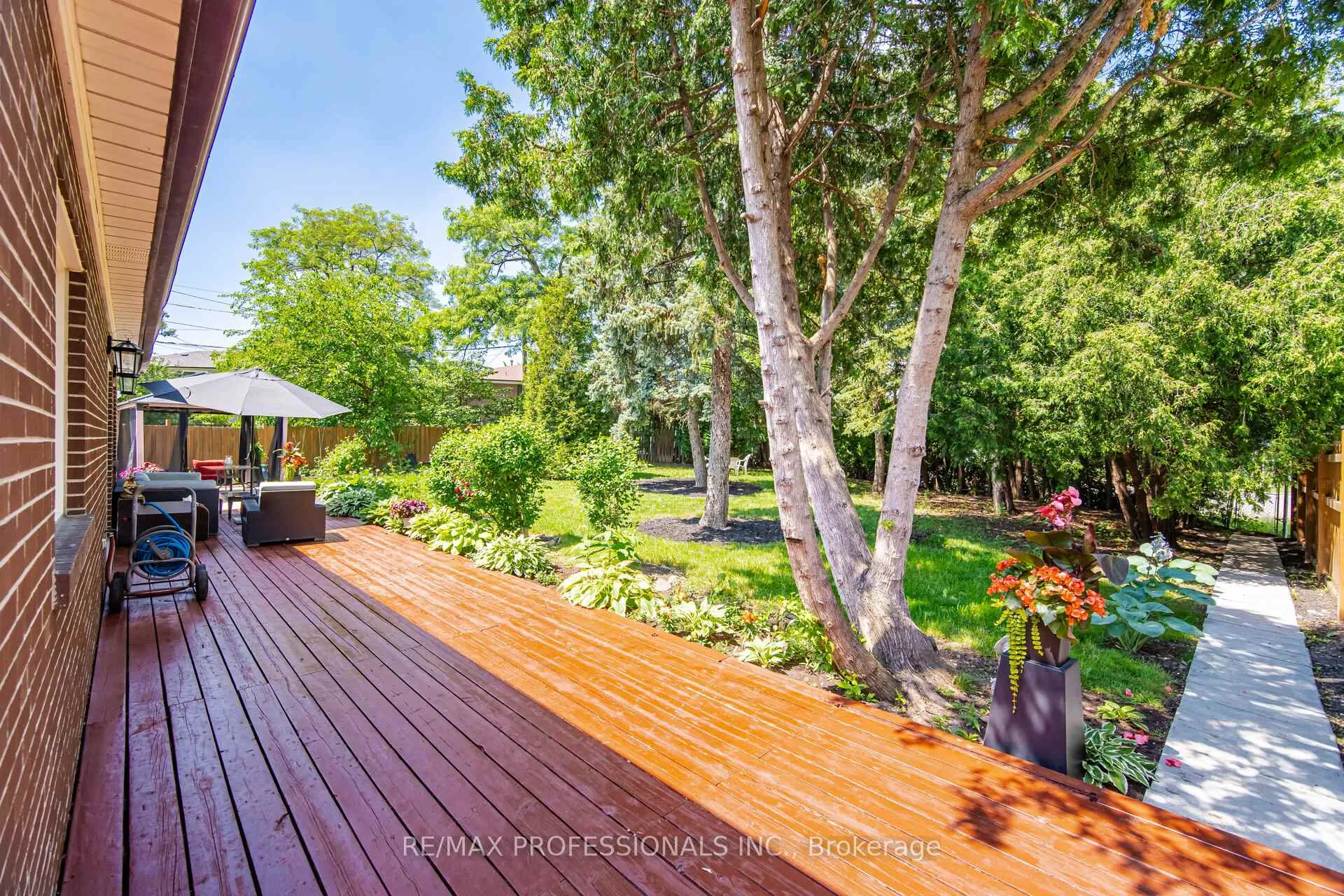 Photo 37 of 74 Ringway Crescent, Etobicoke, Elms-Old Rexdale — HOMEH