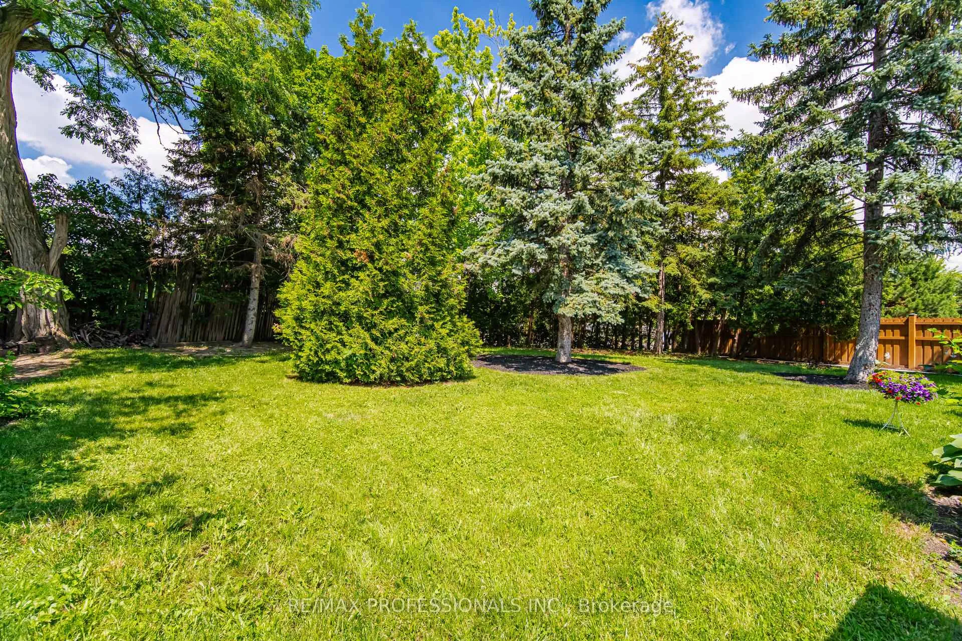 Photo 40 of 74 Ringway Crescent, Etobicoke, Elms-Old Rexdale — HOMEH