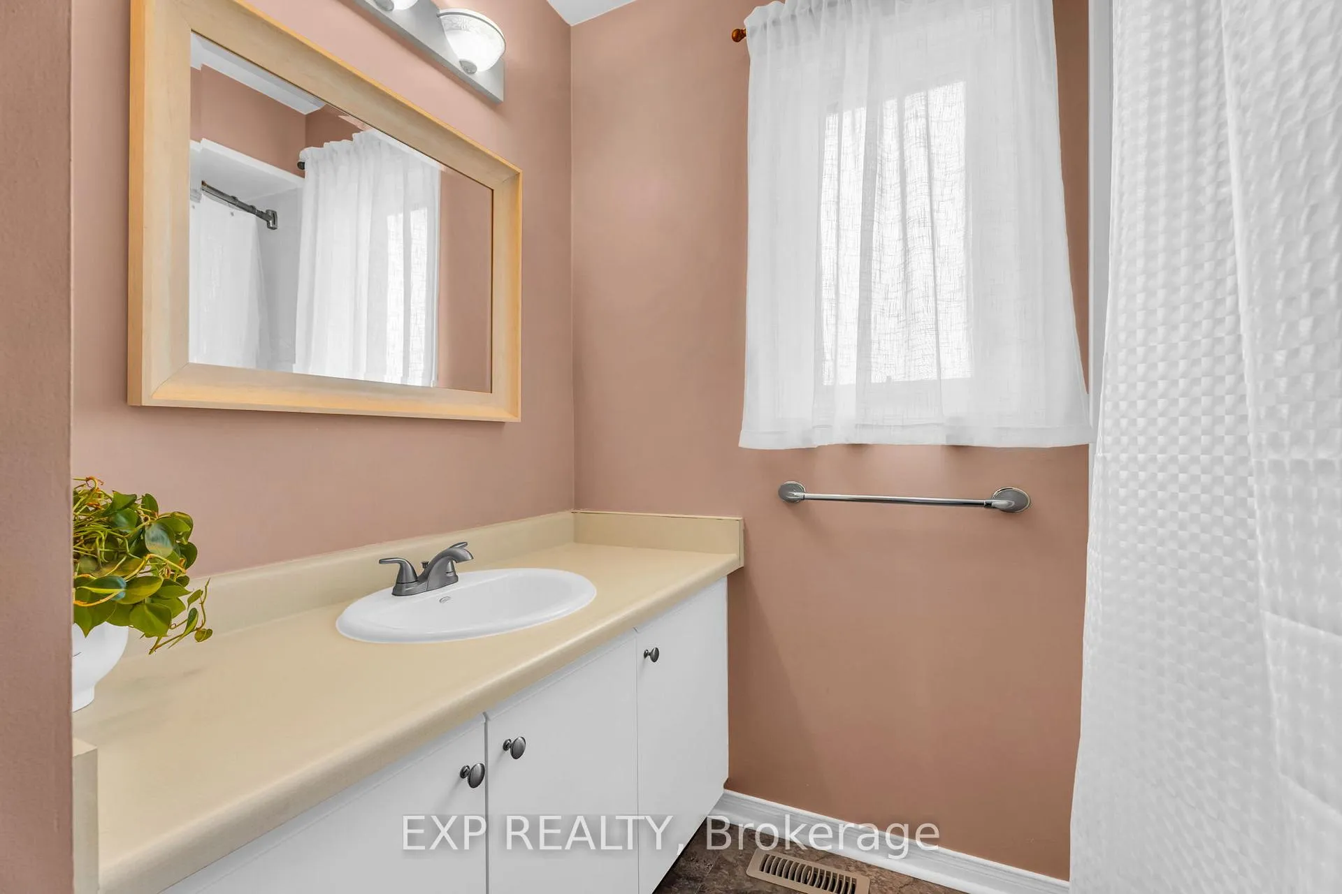 Photo 30 of 22 Bristol Avenue, Brampton, Northwood Park — HOMEH