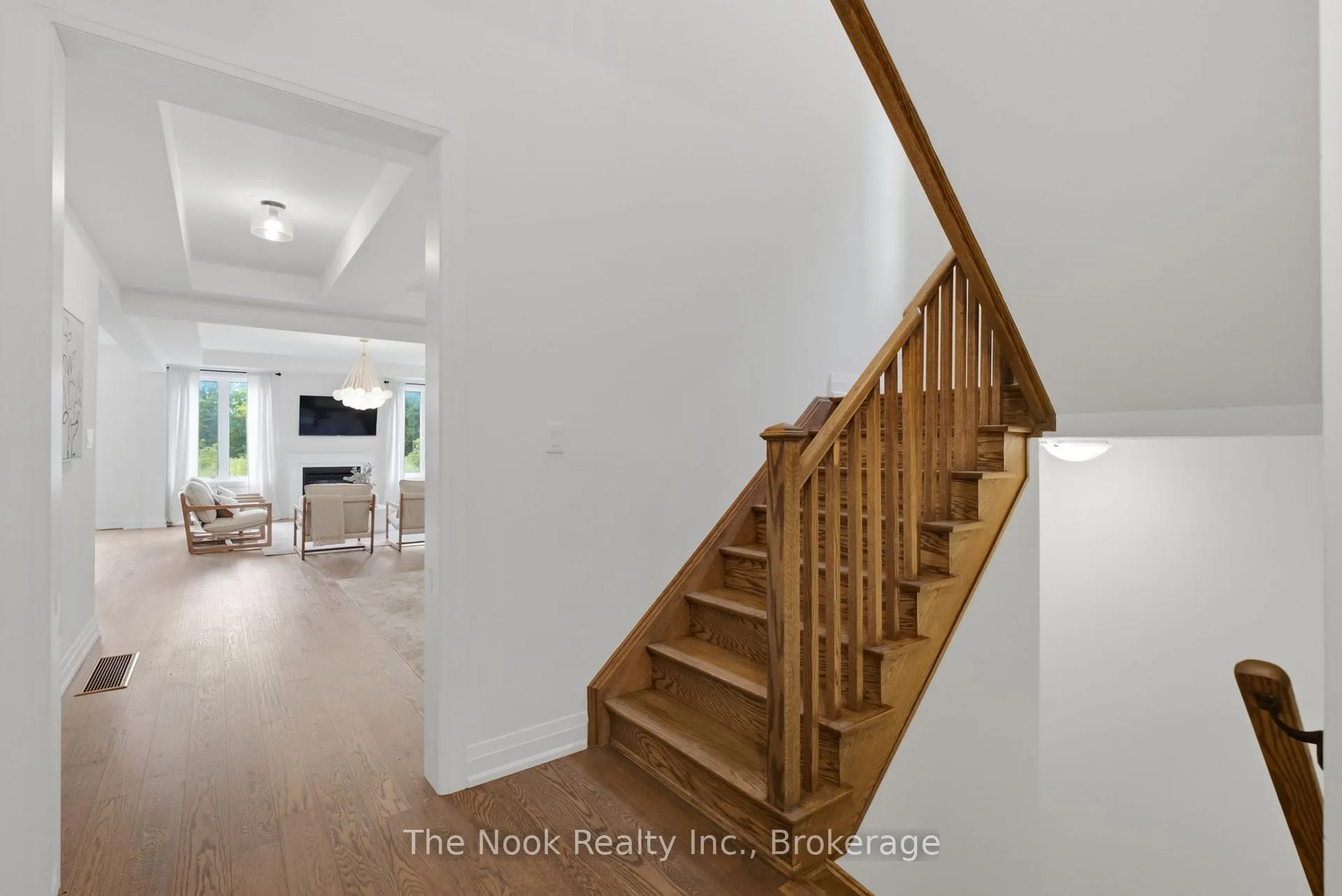 Photo 5 of 32 Priory Drive, Whitby, Rural Whitby — HOMEH