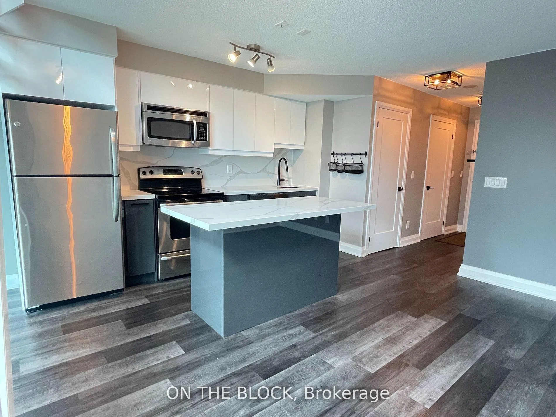 Front of Unit 2107, 155 Legion Road N