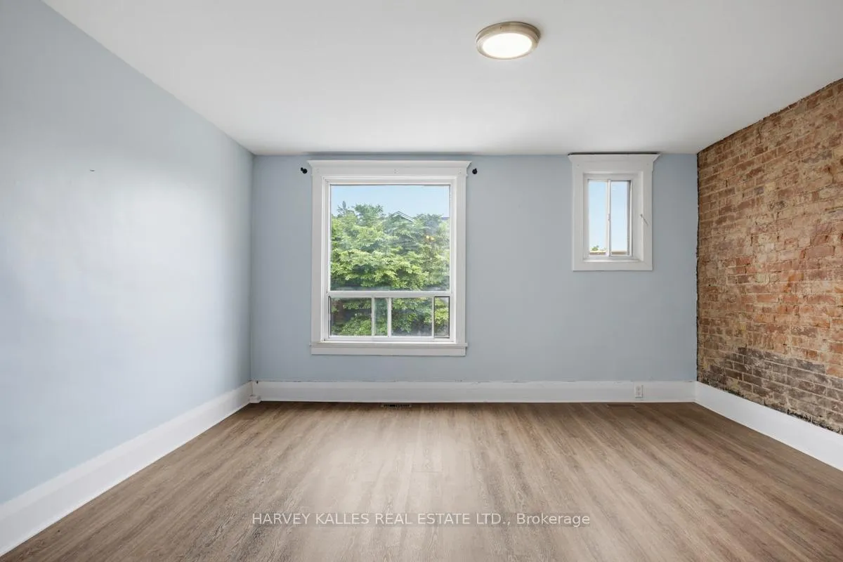 Photo 2 of Unit Upper, 914 Bloor Street W, Toronto, Dovercourt-Wallace Emerson-Junction — HOMEH