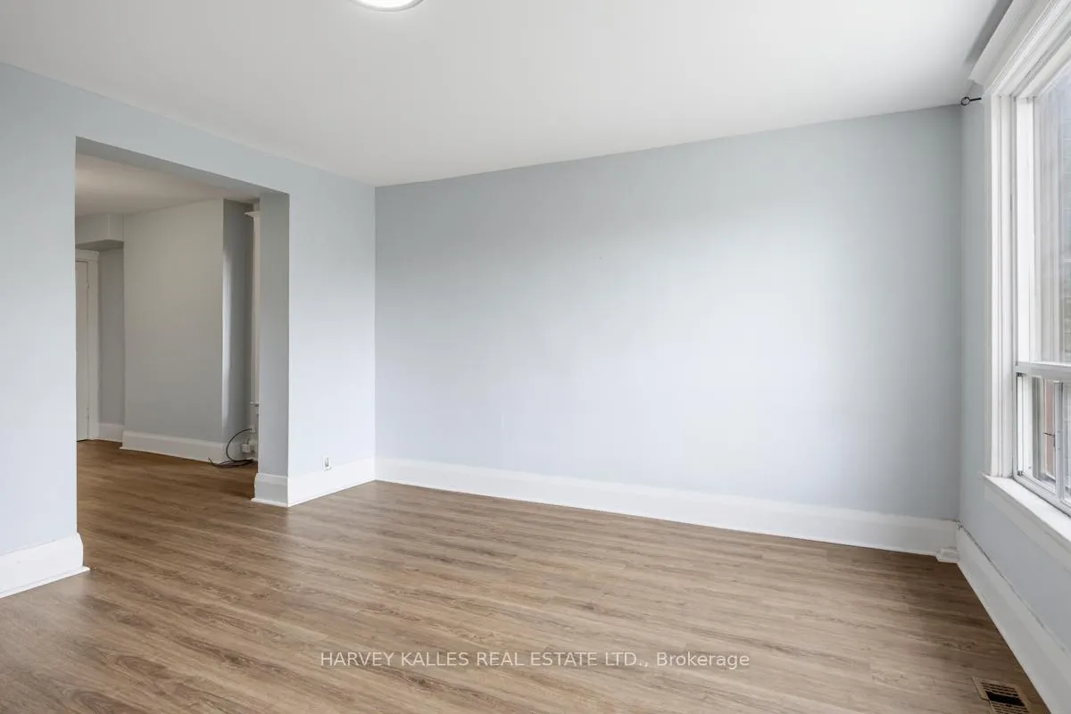 Photo 5 of Unit Upper, 914 Bloor Street W, Toronto, Dovercourt-Wallace Emerson-Junction — HOMEH