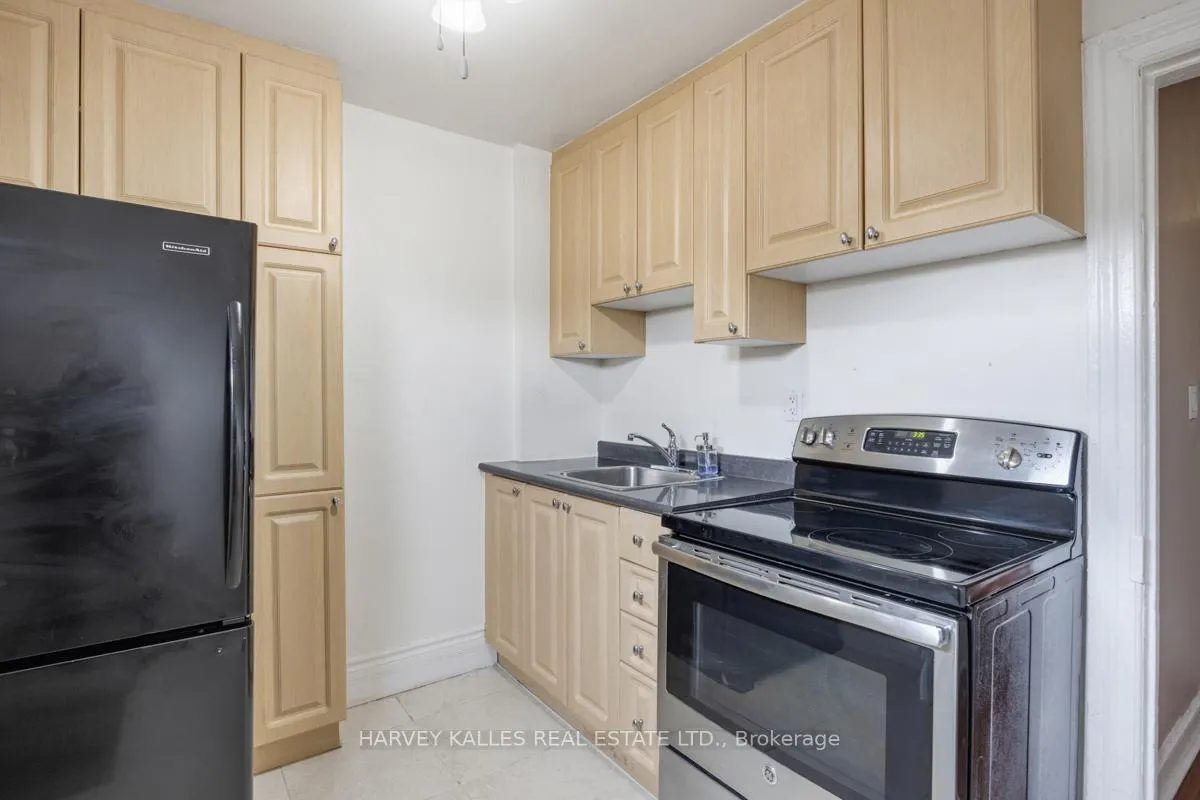Photo 9 of Unit Upper, 914 Bloor Street W, Toronto, Dovercourt-Wallace Emerson-Junction — HOMEH