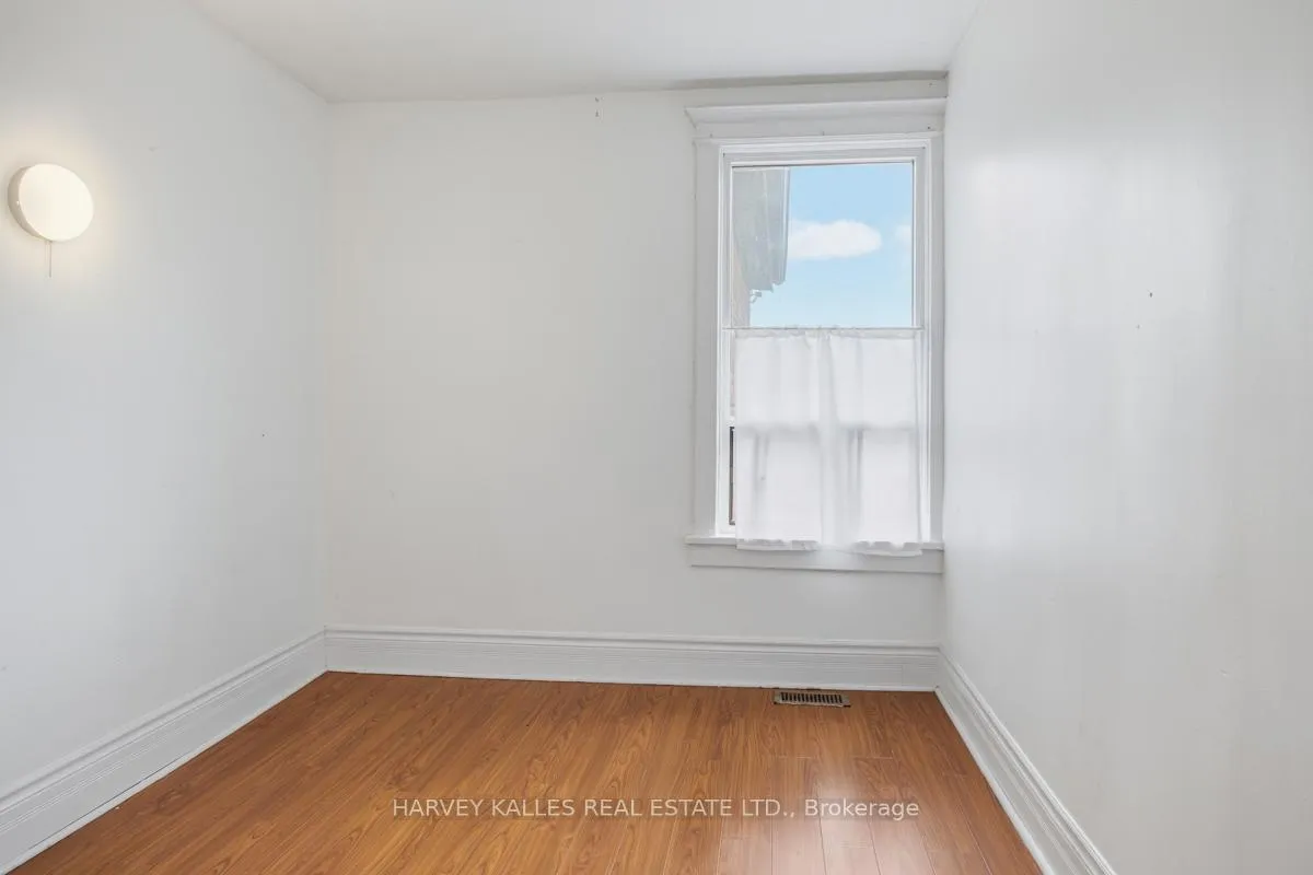 Photo 11 of Unit Upper, 914 Bloor Street W, Toronto, Dovercourt-Wallace Emerson-Junction — HOMEH