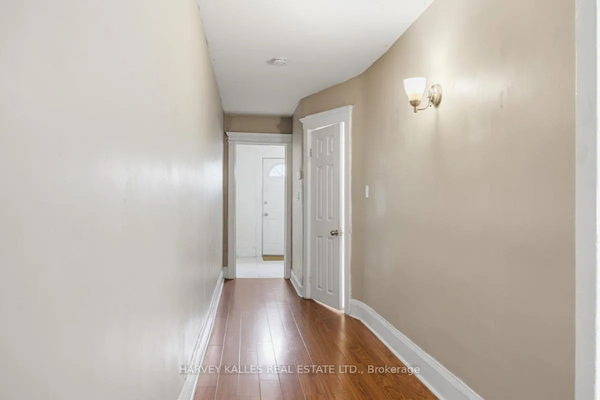 Photo 13 of Unit Upper, 914 Bloor Street W, Toronto, Dovercourt-Wallace Emerson-Junction — HOMEH