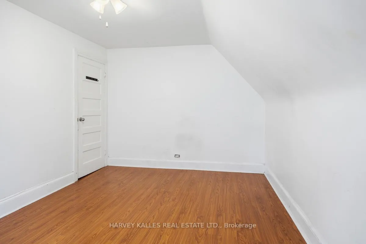 Photo 15 of Unit Upper, 914 Bloor Street W, Toronto, Dovercourt-Wallace Emerson-Junction — HOMEH