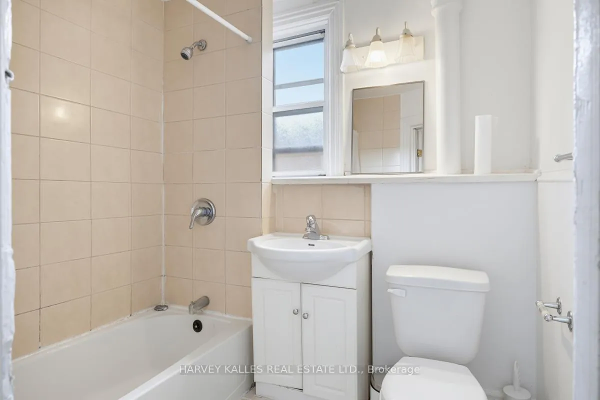 Photo 20 of Unit Upper, 914 Bloor Street W, Toronto, Dovercourt-Wallace Emerson-Junction — HOMEH