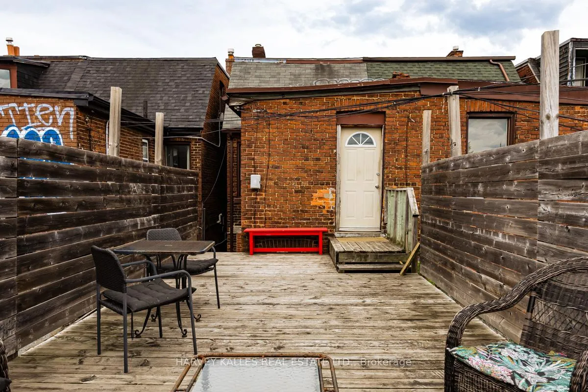 Photo 23 of Unit Upper, 914 Bloor Street W, Toronto, Dovercourt-Wallace Emerson-Junction — HOMEH