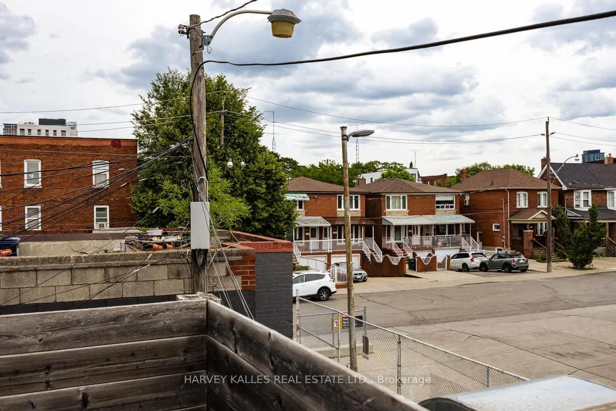 Photo 25 of Unit Upper, 914 Bloor Street W, Toronto, Dovercourt-Wallace Emerson-Junction — HOMEH
