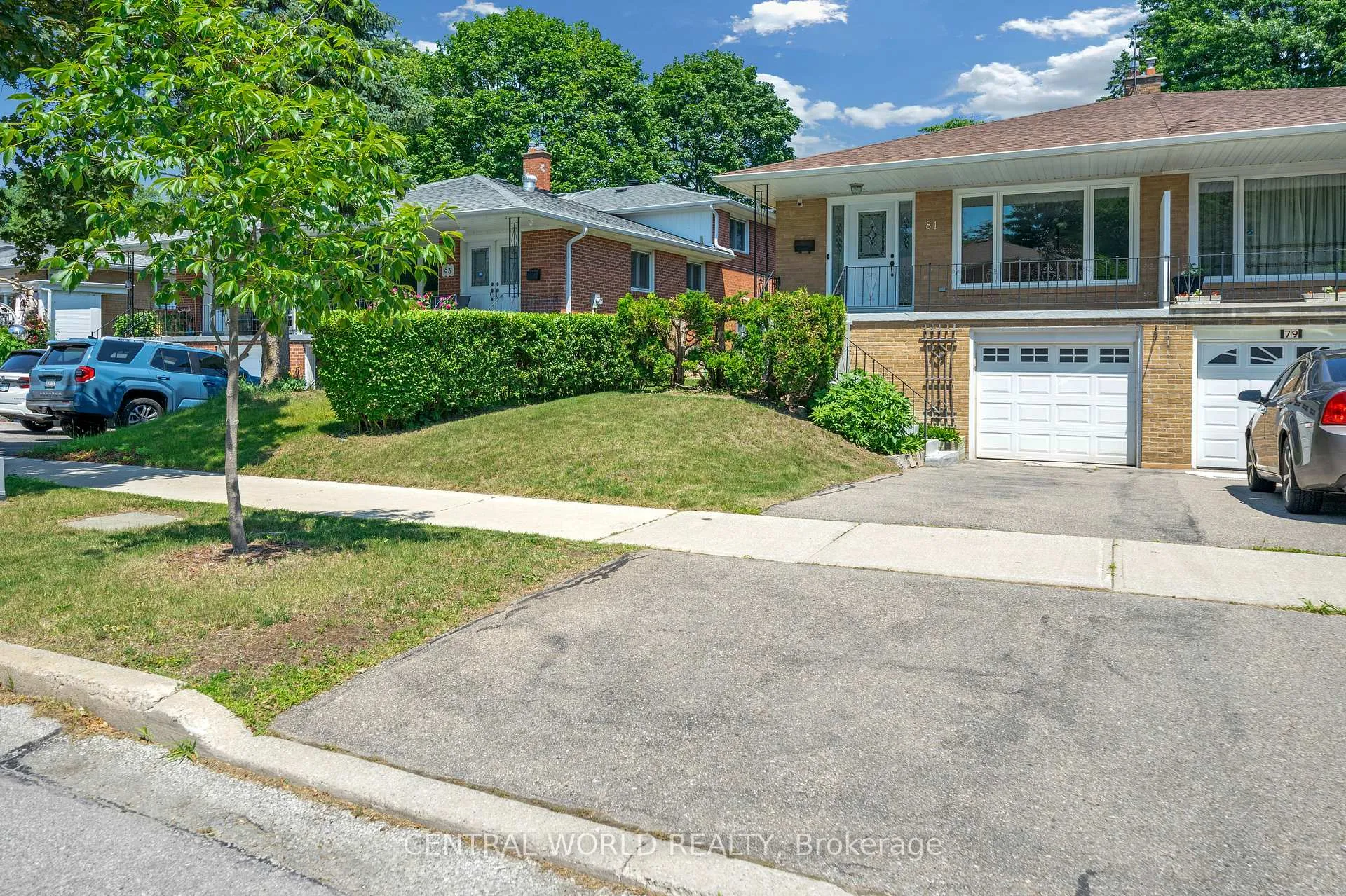 Photo 2 of 81 Pineway Boulevard, North York, Bayview Woods-Steeles — HOMEH