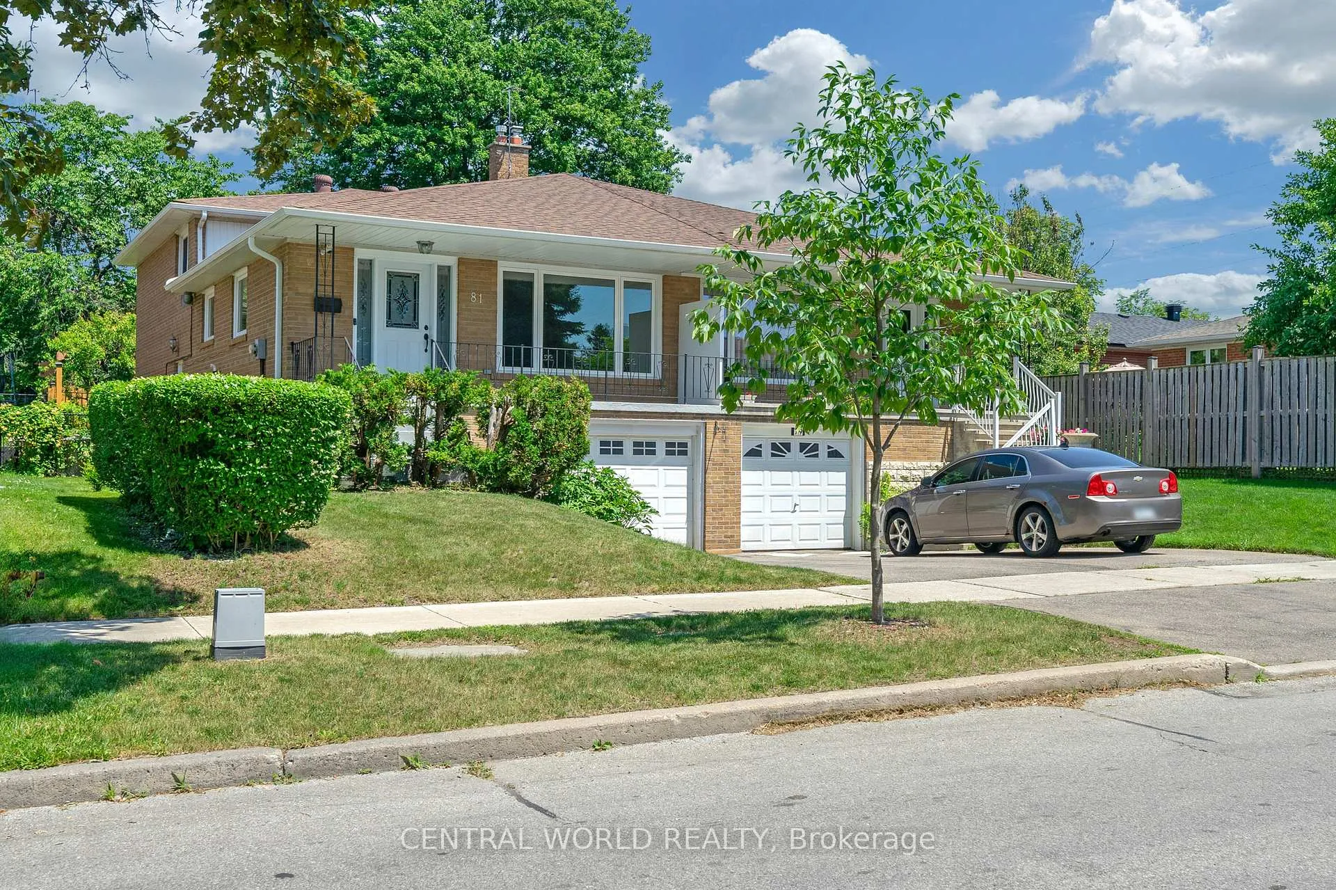 Photo 3 of 81 Pineway Boulevard, North York, Bayview Woods-Steeles — HOMEH