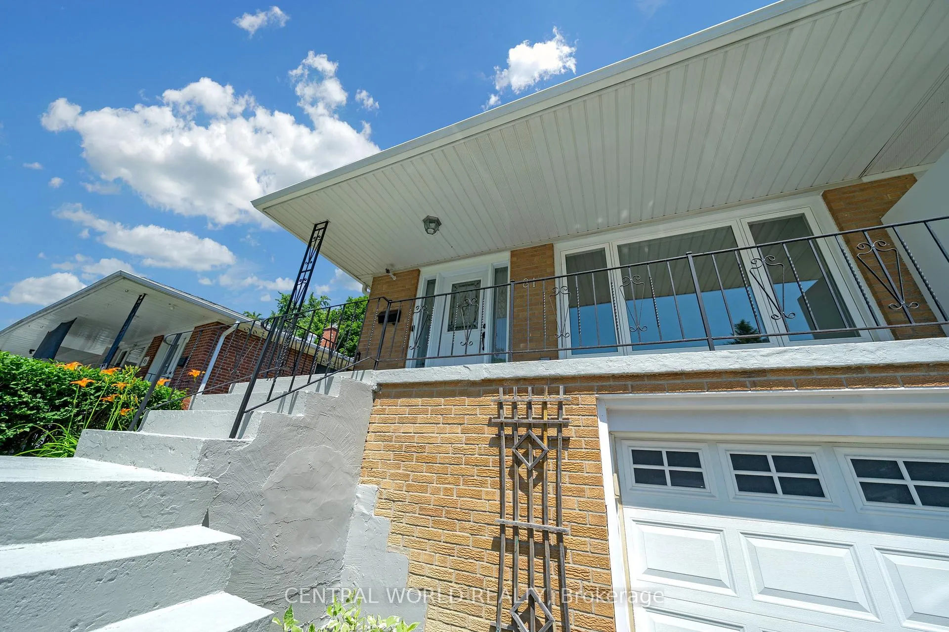 Photo 7 of 81 Pineway Boulevard, North York, Bayview Woods-Steeles — HOMEH
