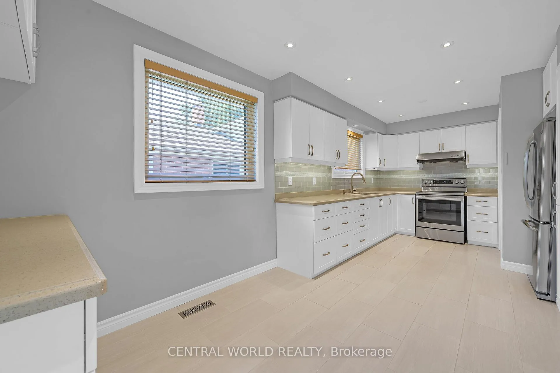 Photo 22 of 81 Pineway Boulevard, North York, Bayview Woods-Steeles — HOMEH