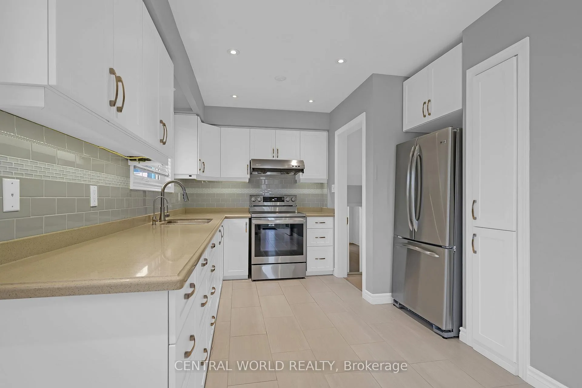 Photo 23 of 81 Pineway Boulevard, North York, Bayview Woods-Steeles — HOMEH
