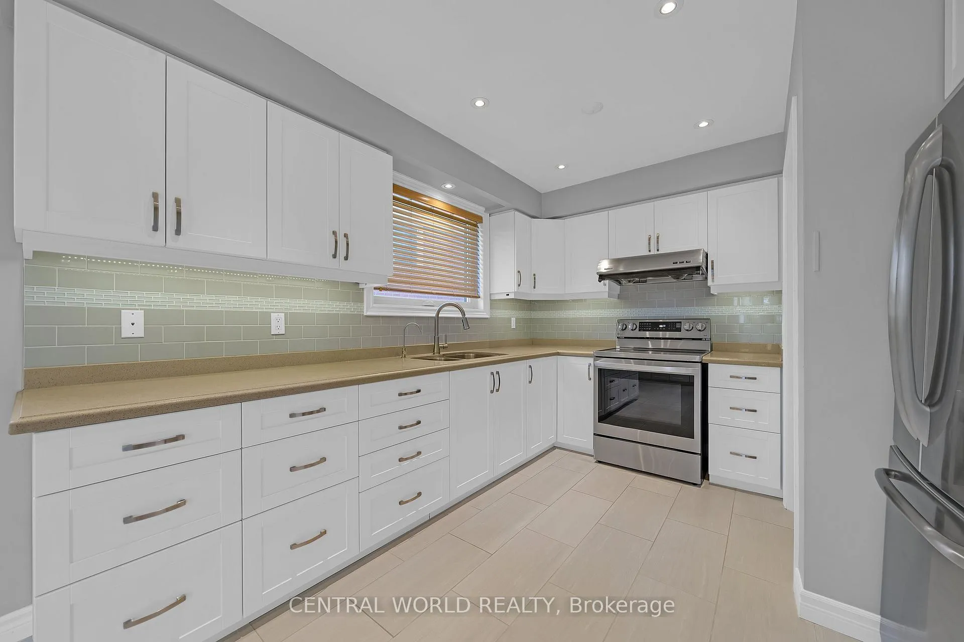 Photo 24 of 81 Pineway Boulevard, North York, Bayview Woods-Steeles — HOMEH