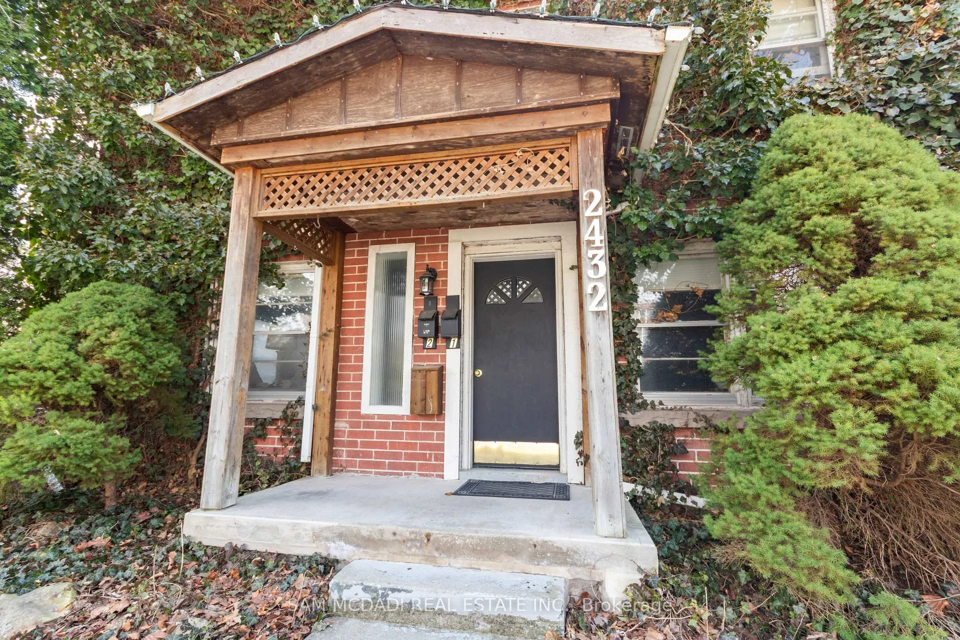Photo 2 of 2430 - 2432 First Street, Burlington, Brant — HOMEH