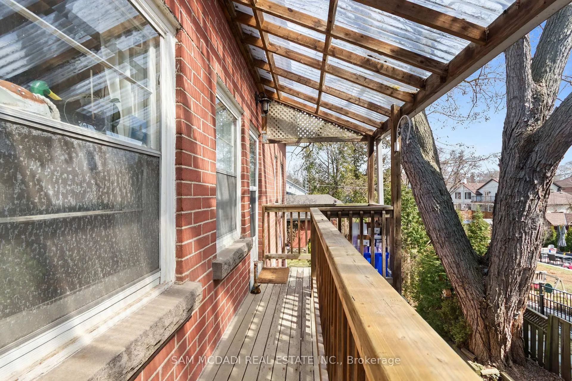 Photo 7 of 2430 - 2432 First Street, Burlington, Brant — HOMEH