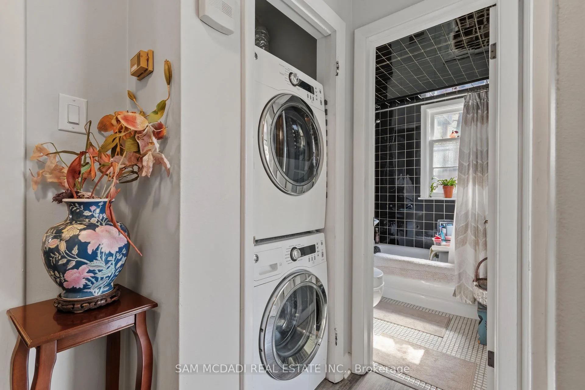 Photo 20 of 2430 - 2432 First Street, Burlington, Brant — HOMEH