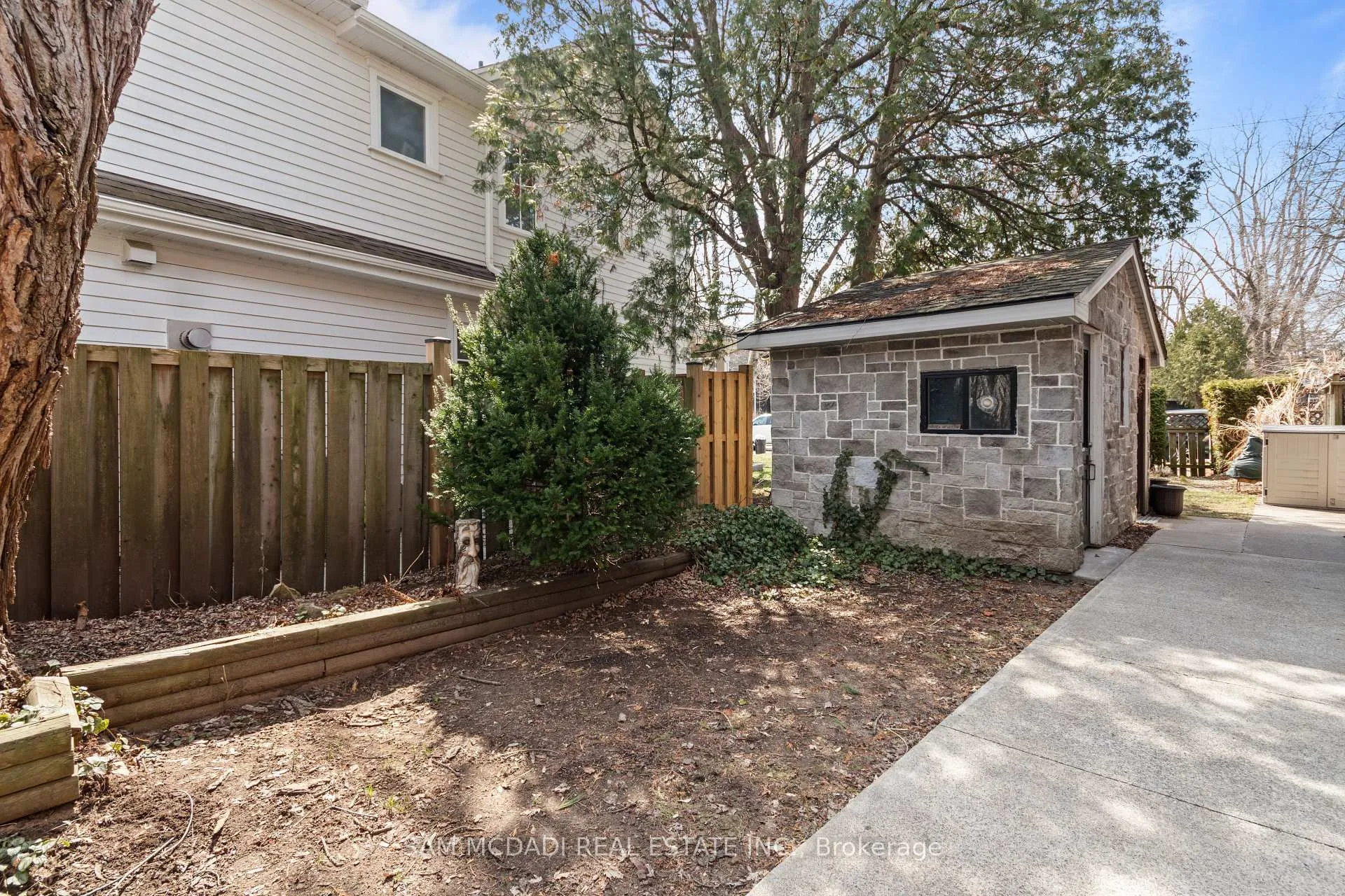Photo 22 of 2430 - 2432 First Street, Burlington, Brant — HOMEH