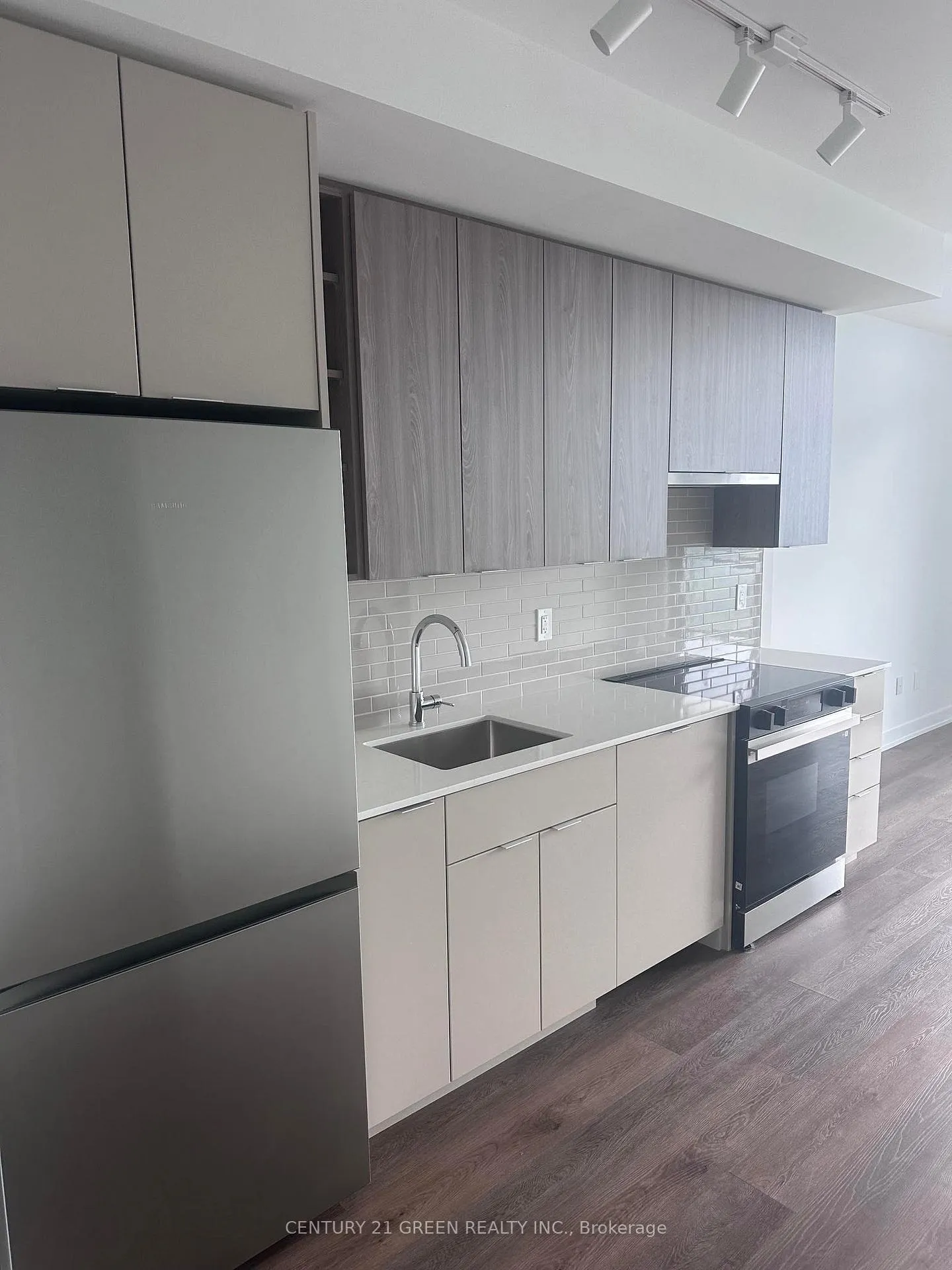 Photo 2 of Unit 2211, 2075 Lakeshore Road, Burlington, Brant — HOMEH