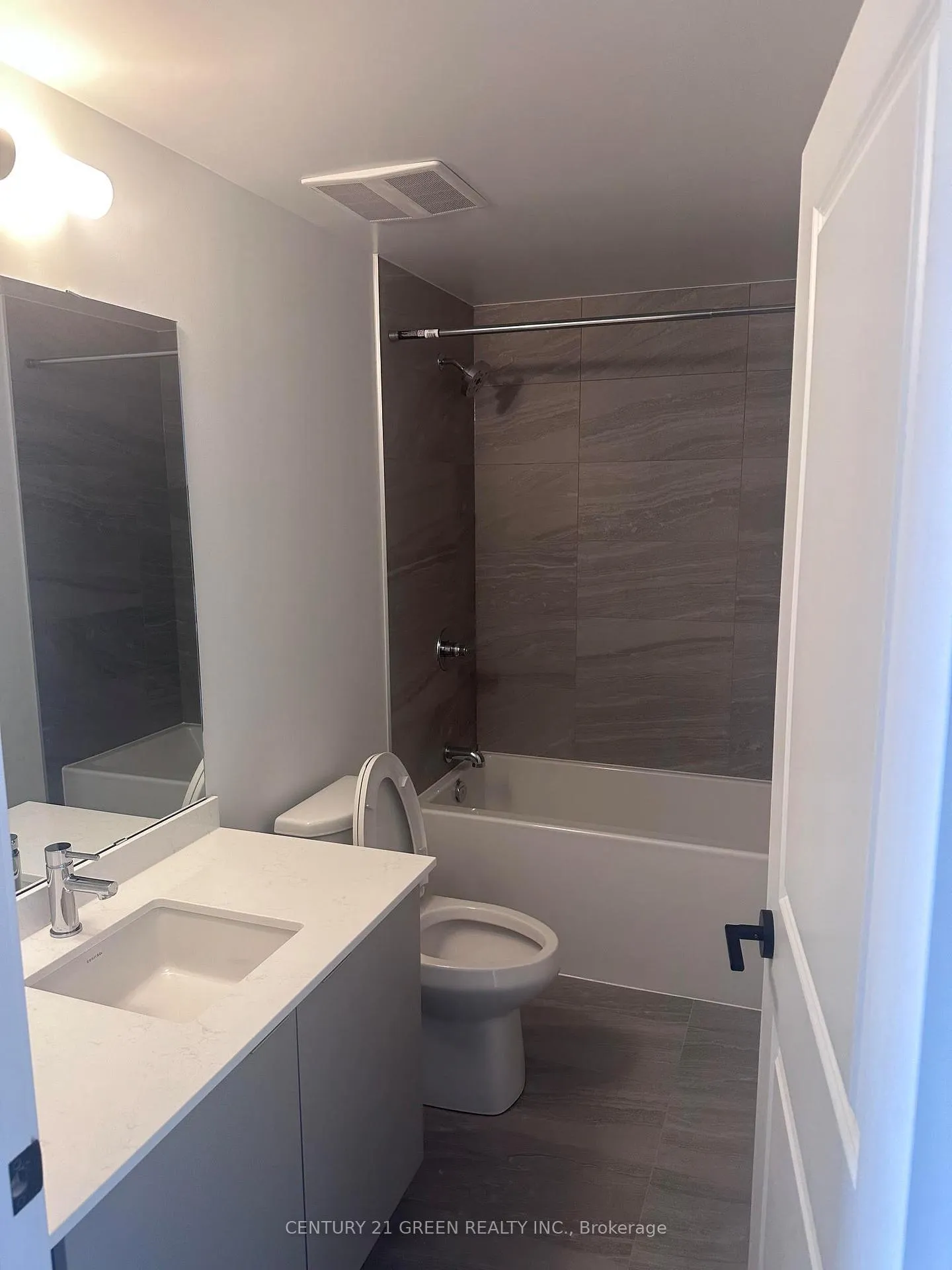 Photo 4 of Unit 2211, 2075 Lakeshore Road, Burlington, Brant — HOMEH