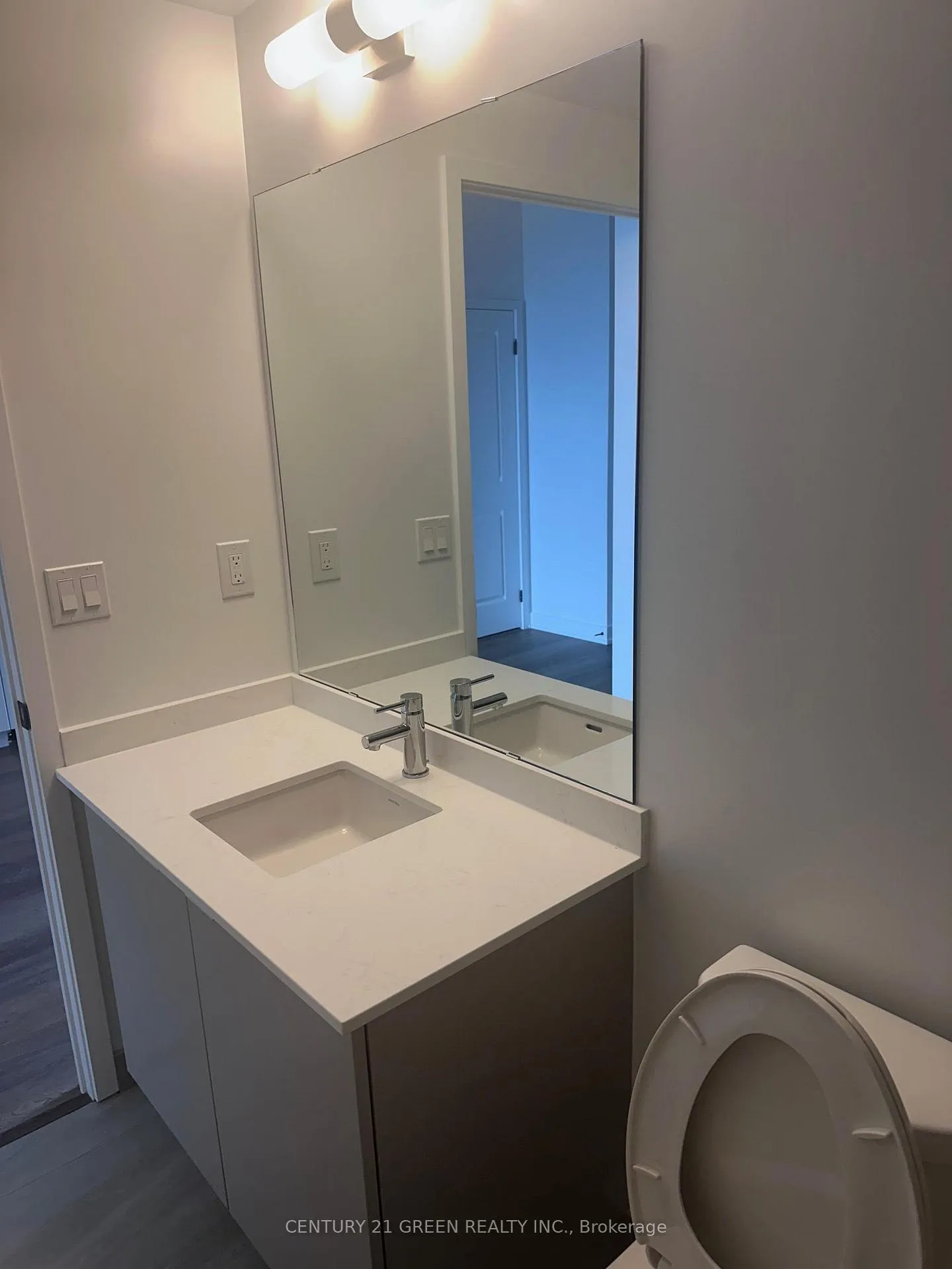 Photo 5 of Unit 2211, 2075 Lakeshore Road, Burlington, Brant — HOMEH