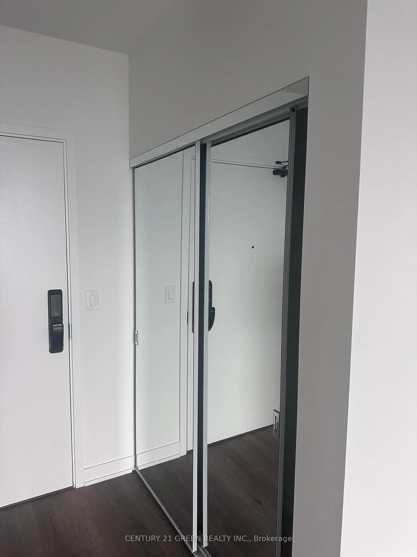 Photo 6 of Unit 2211, 2075 Lakeshore Road, Burlington, Brant — HOMEH