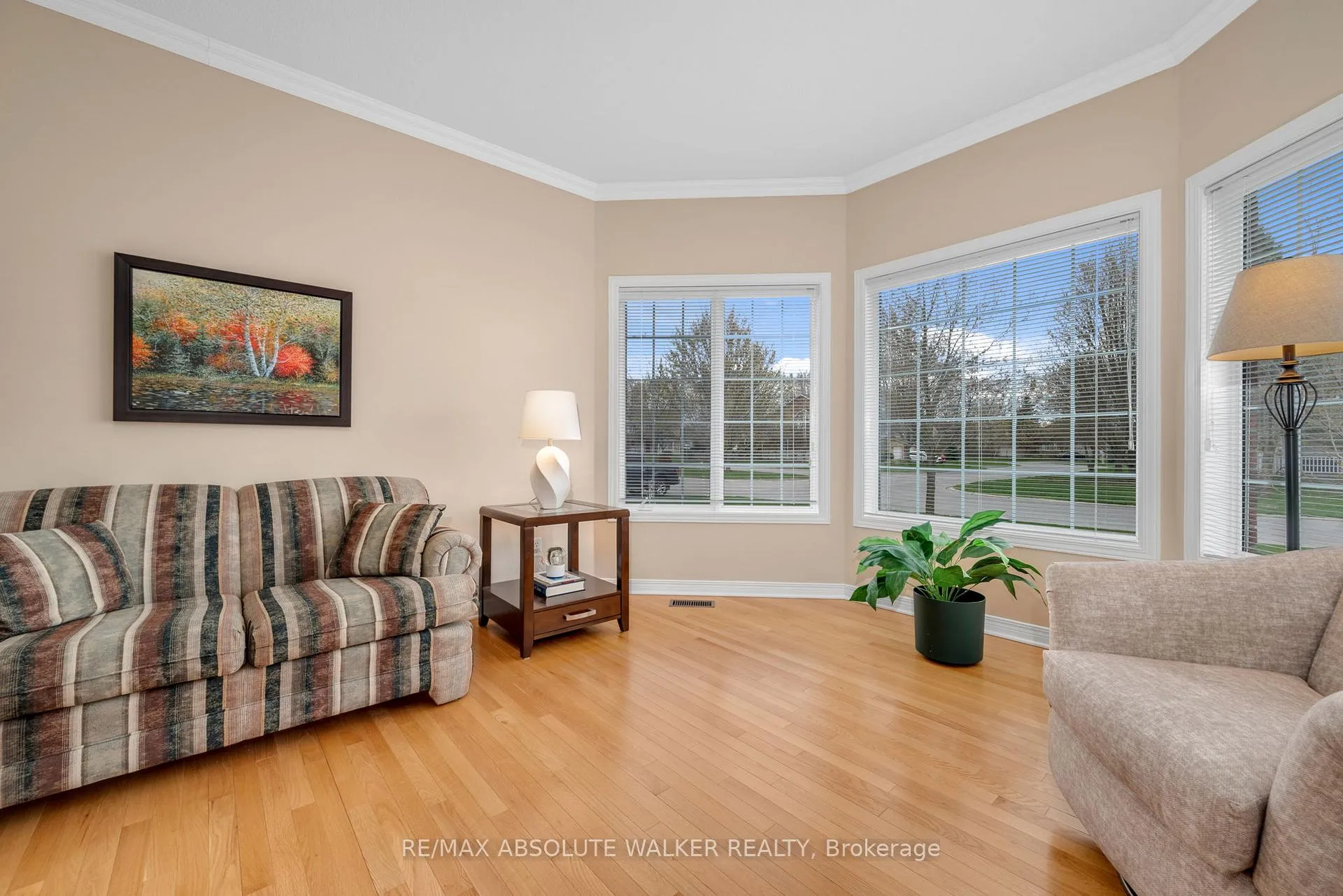 Photo 5 of 20 Mary Hill Crescent, Ottawa, Richmond — HOMEH