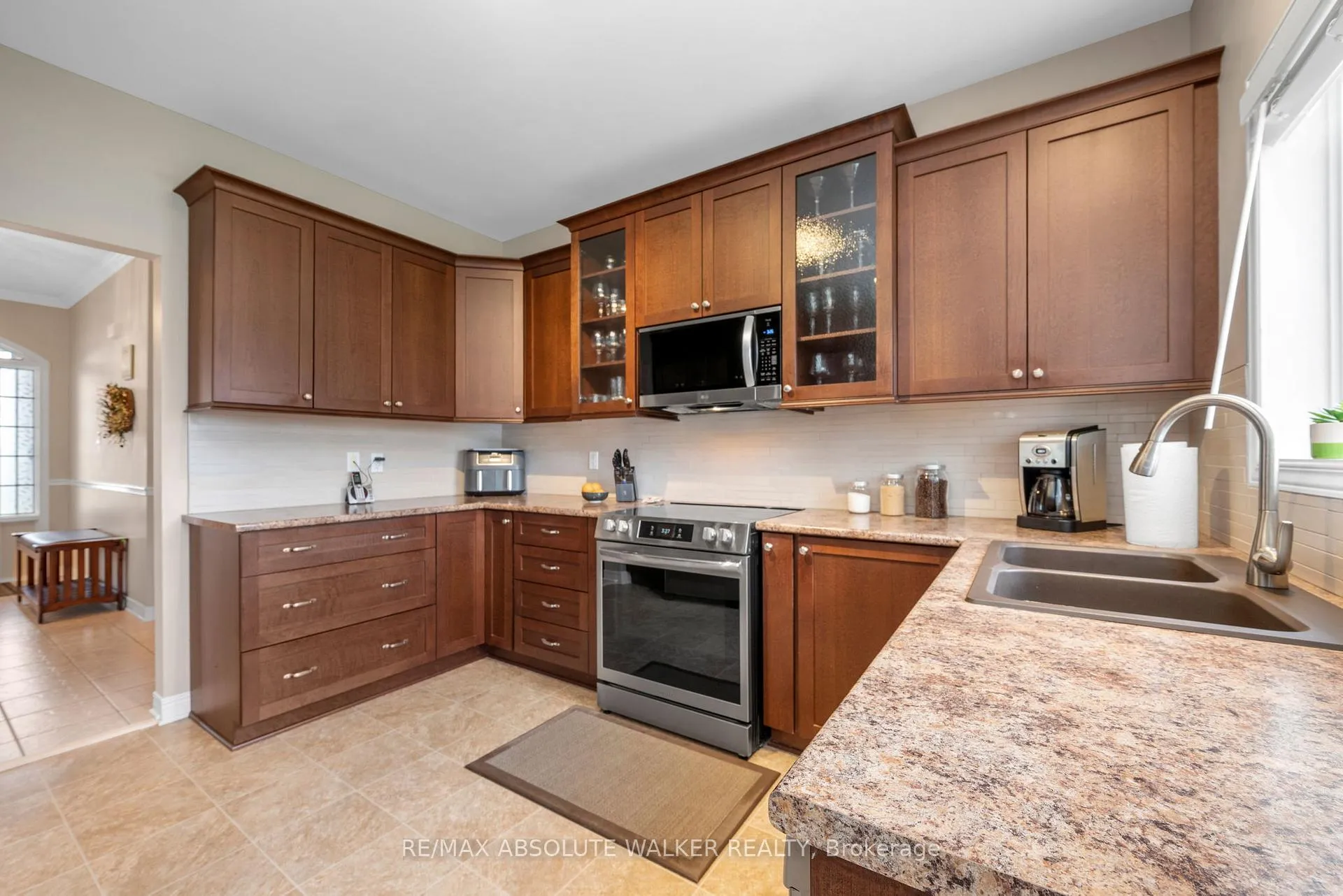 Photo 11 of 20 Mary Hill Crescent, Ottawa, Richmond — HOMEH