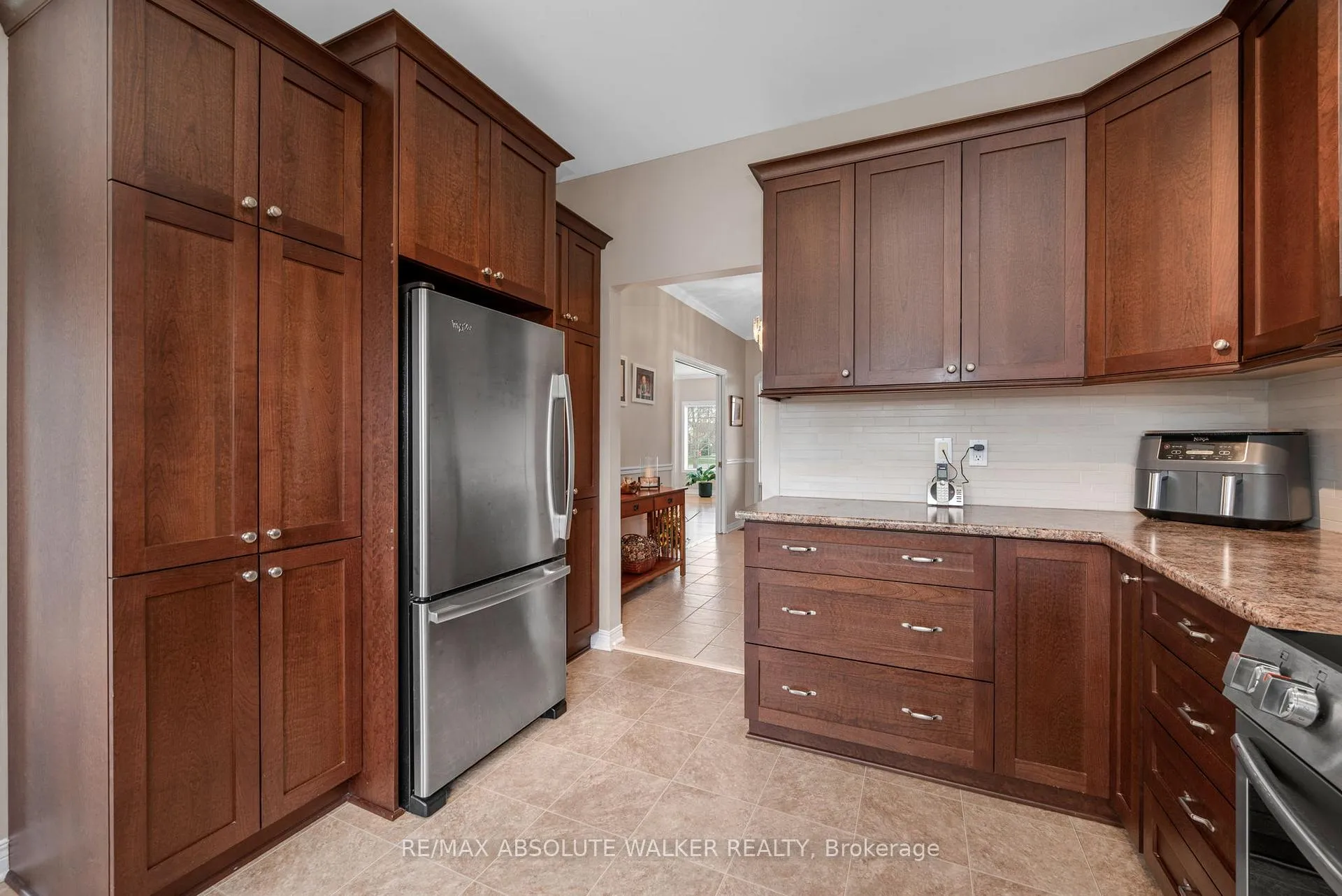 Photo 12 of 20 Mary Hill Crescent, Ottawa, Richmond — HOMEH