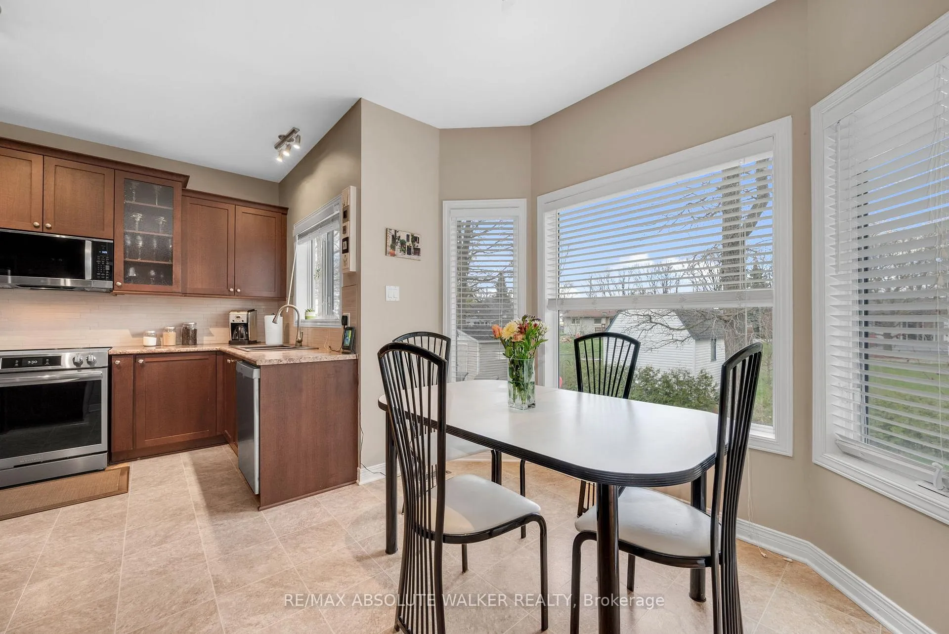 Photo 13 of 20 Mary Hill Crescent, Ottawa, Richmond — HOMEH