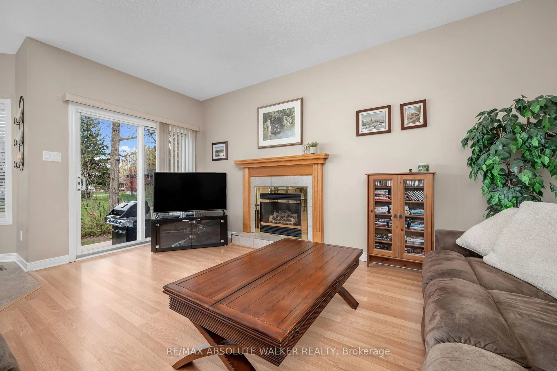 Photo 17 of 20 Mary Hill Crescent, Ottawa, Richmond — HOMEH