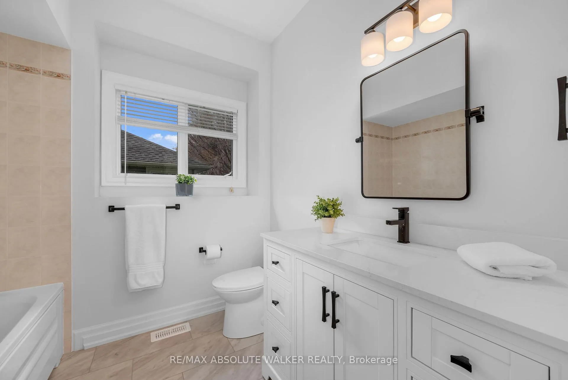 Photo 21 of 20 Mary Hill Crescent, Ottawa, Richmond — HOMEH