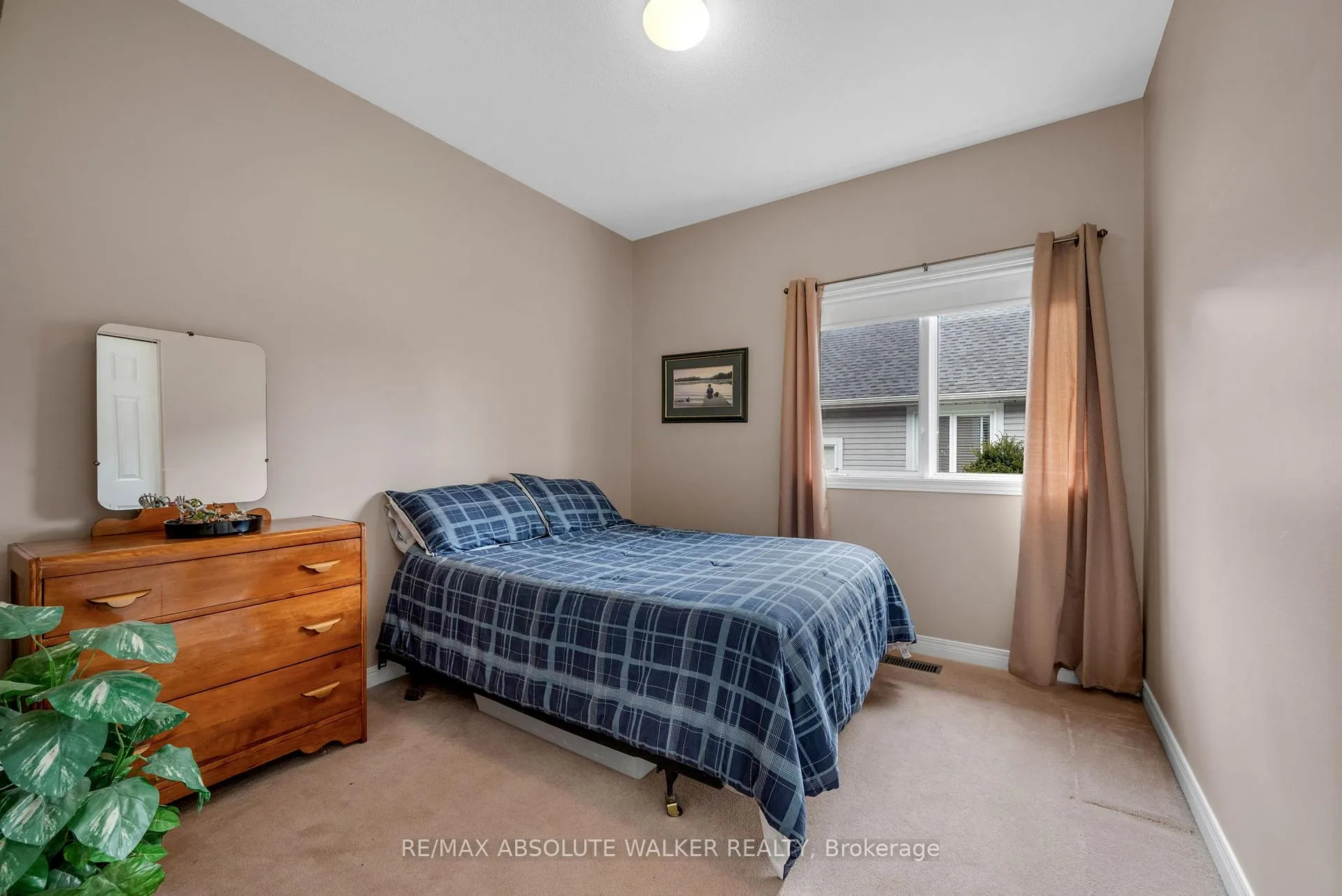 Photo 23 of 20 Mary Hill Crescent, Ottawa, Richmond — HOMEH