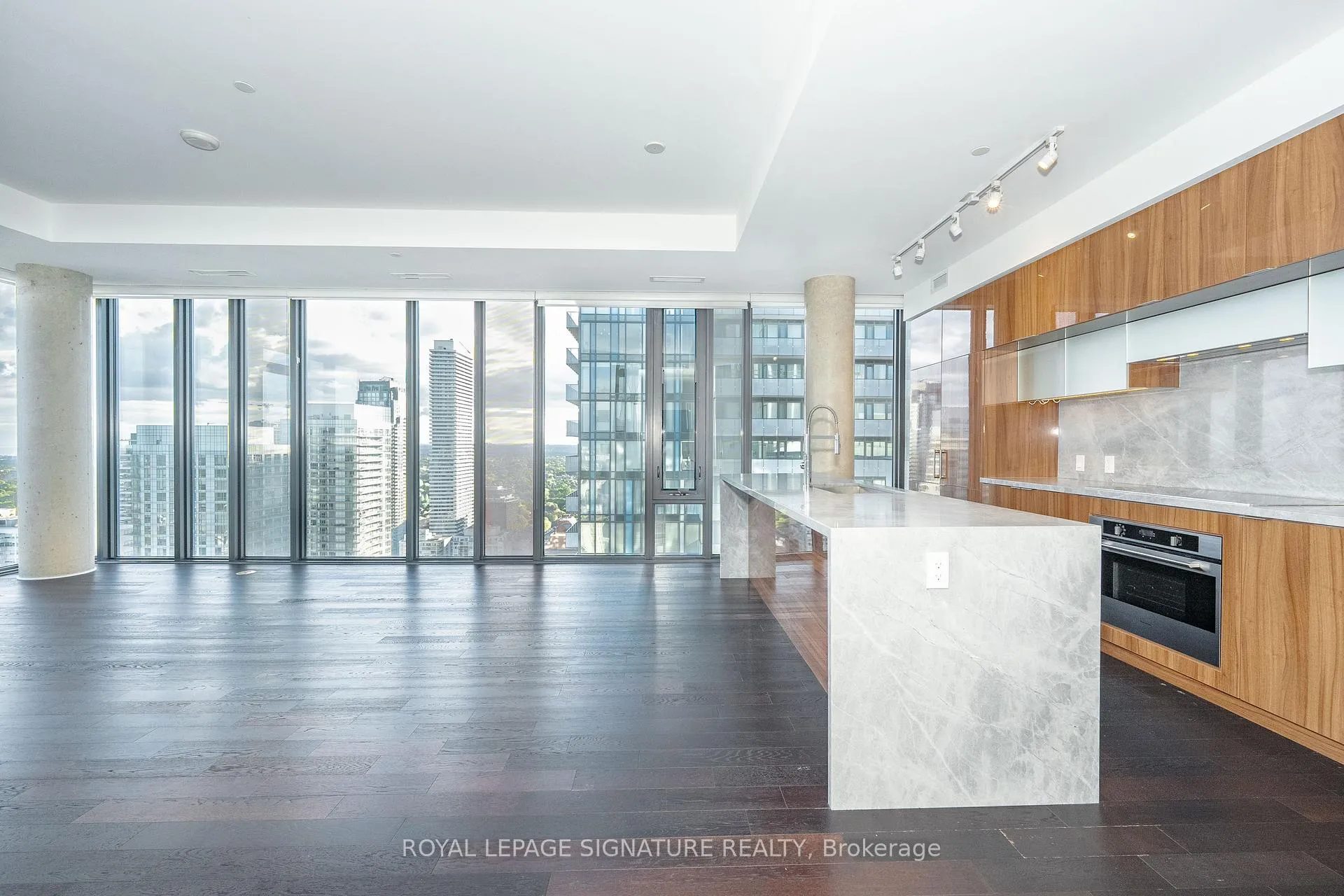 Photo 11 of Unit PH06, 185 Roehampton Avenue, Toronto, Mount Pleasant West — HOMEH