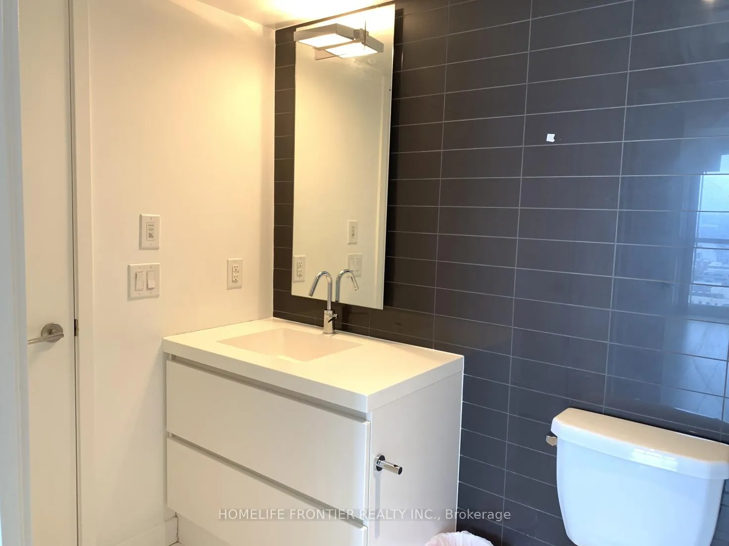 Photo 8 of Unit 2711, 85 Queens Wharf Road, Toronto, Waterfront Communities — HOMEH