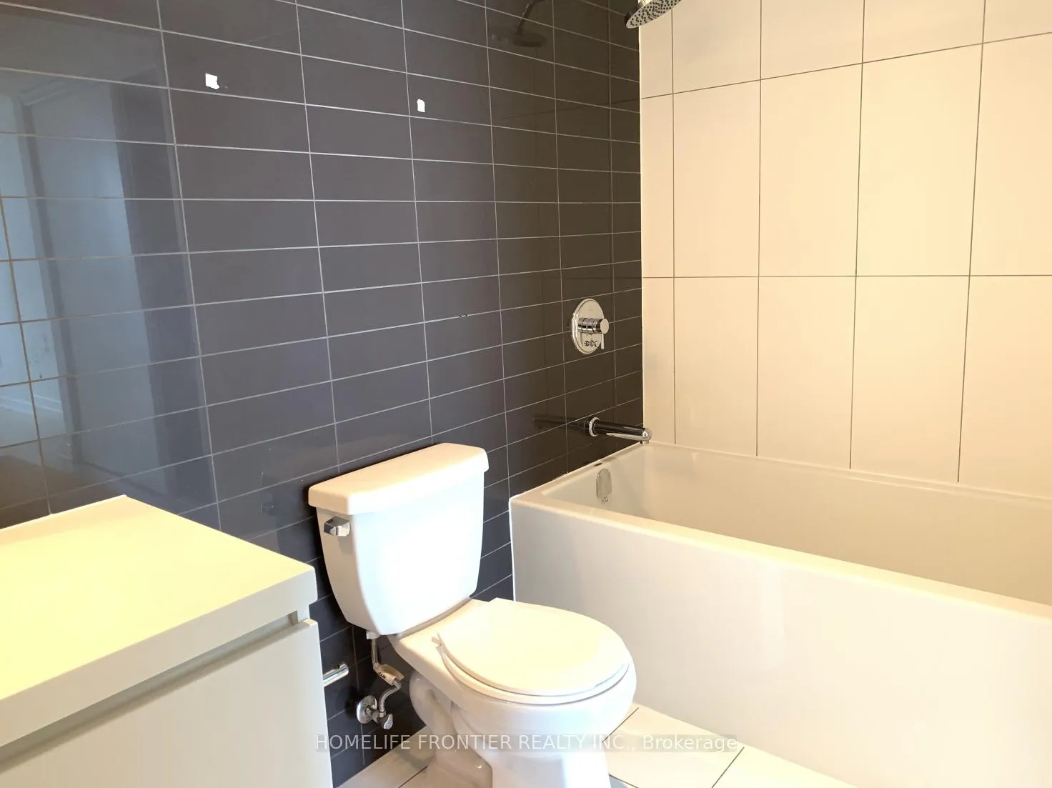 Photo 9 of Unit 2711, 85 Queens Wharf Road, Toronto, Waterfront Communities — HOMEH