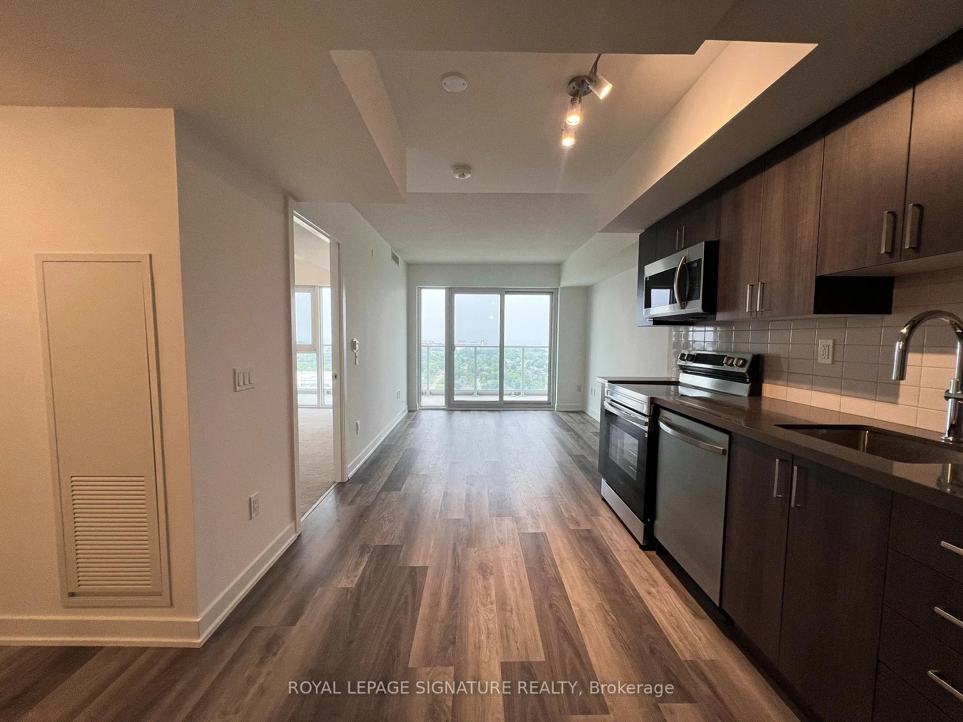 Photo 1 of Unit 2506, 1010 Sandy Beach Road, Pickering, Bay Ridges — HOMEH