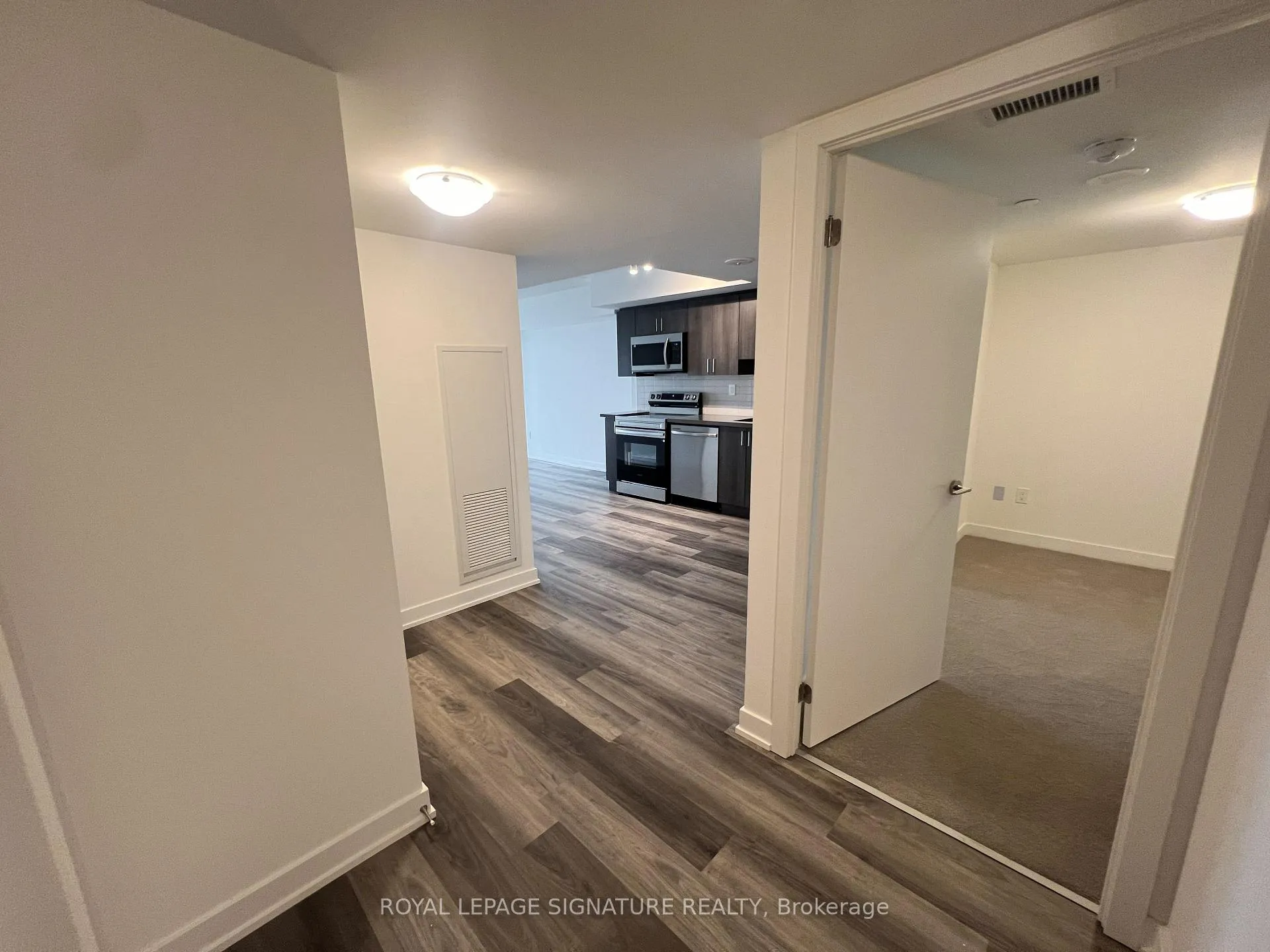 Photo 3 of Unit 2506, 1010 Sandy Beach Road, Pickering, Bay Ridges — HOMEH