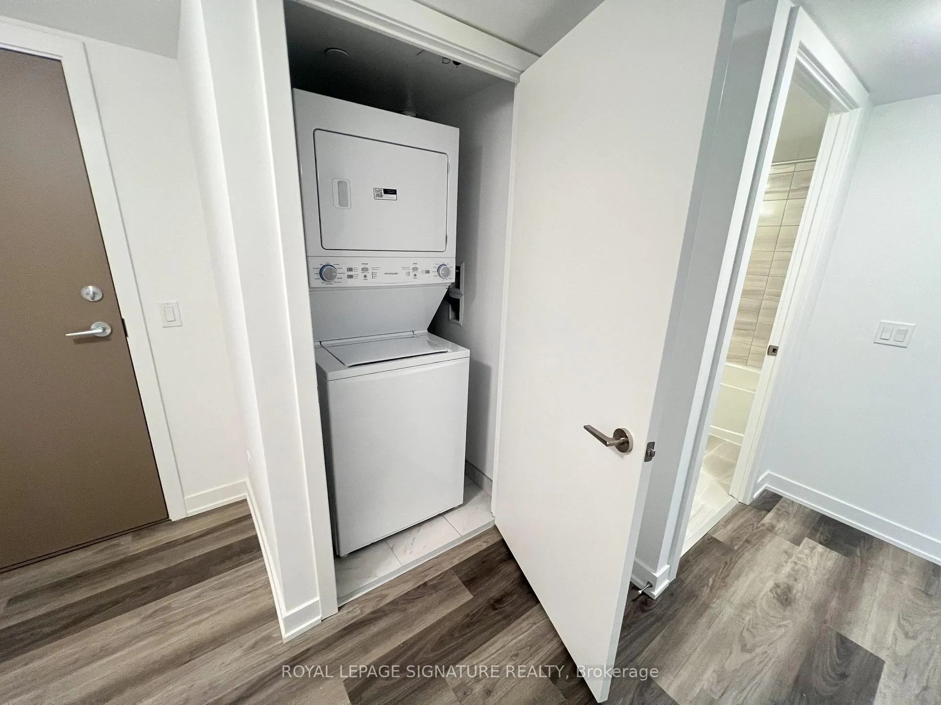 Photo 4 of Unit 2506, 1010 Sandy Beach Road, Pickering, Bay Ridges — HOMEH