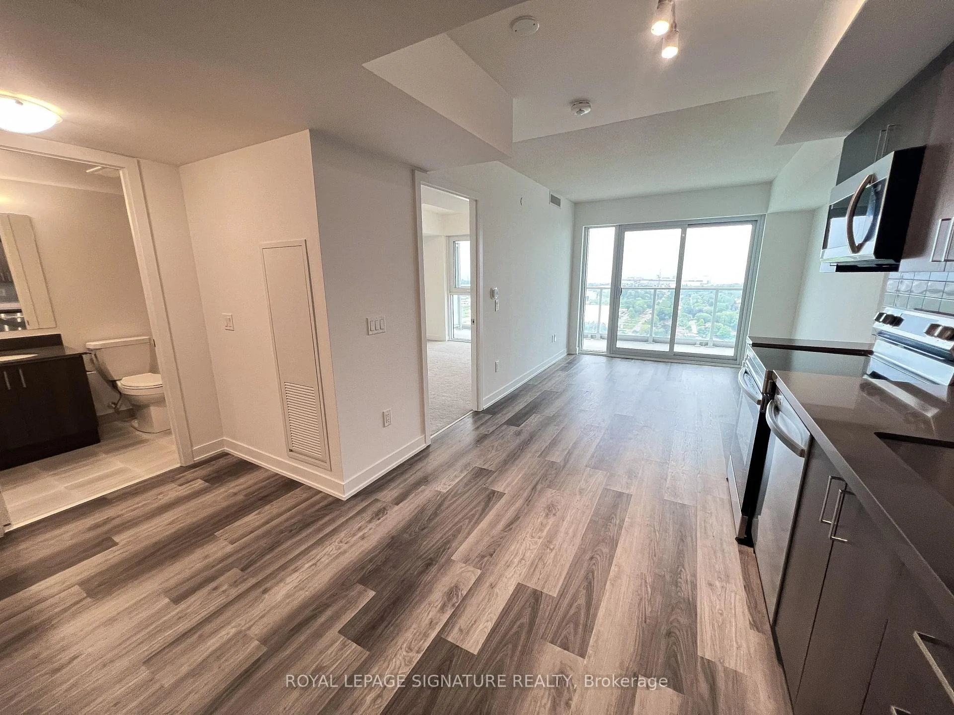 Photo 10 of Unit 2506, 1010 Sandy Beach Road, Pickering, Bay Ridges — HOMEH
