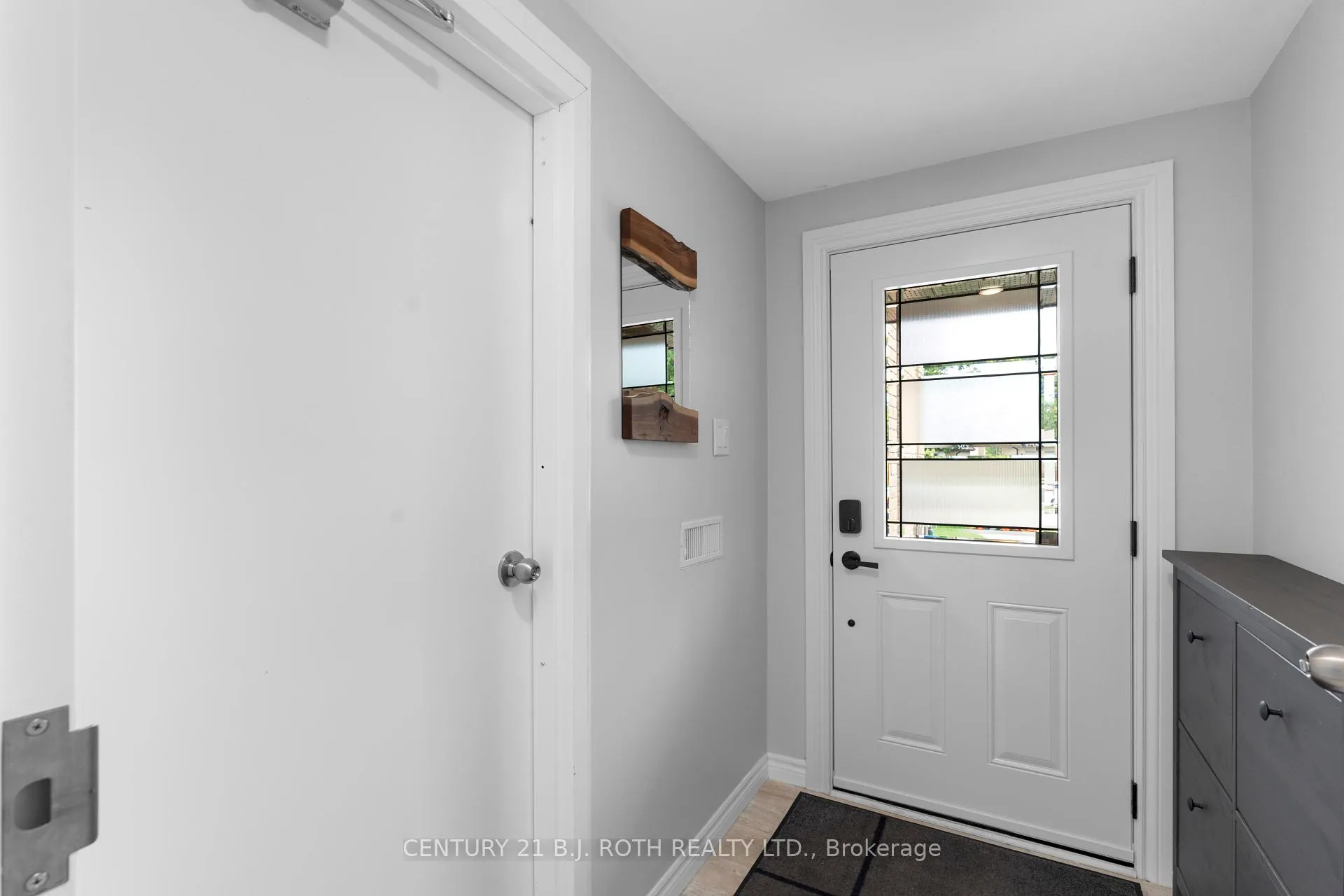 Photo 4 of Unit Basement, 207 Lillian Crescent, Barrie, Sunnidale — HOMEH