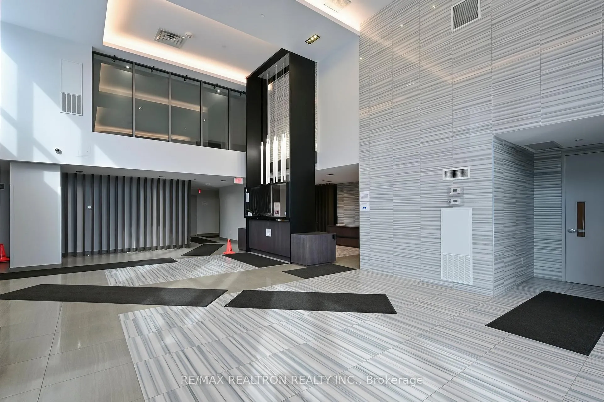 Photo 3 of Unit PH06, 65 Oneida Crescent, Richmond Hill, Langstaff — HOMEH