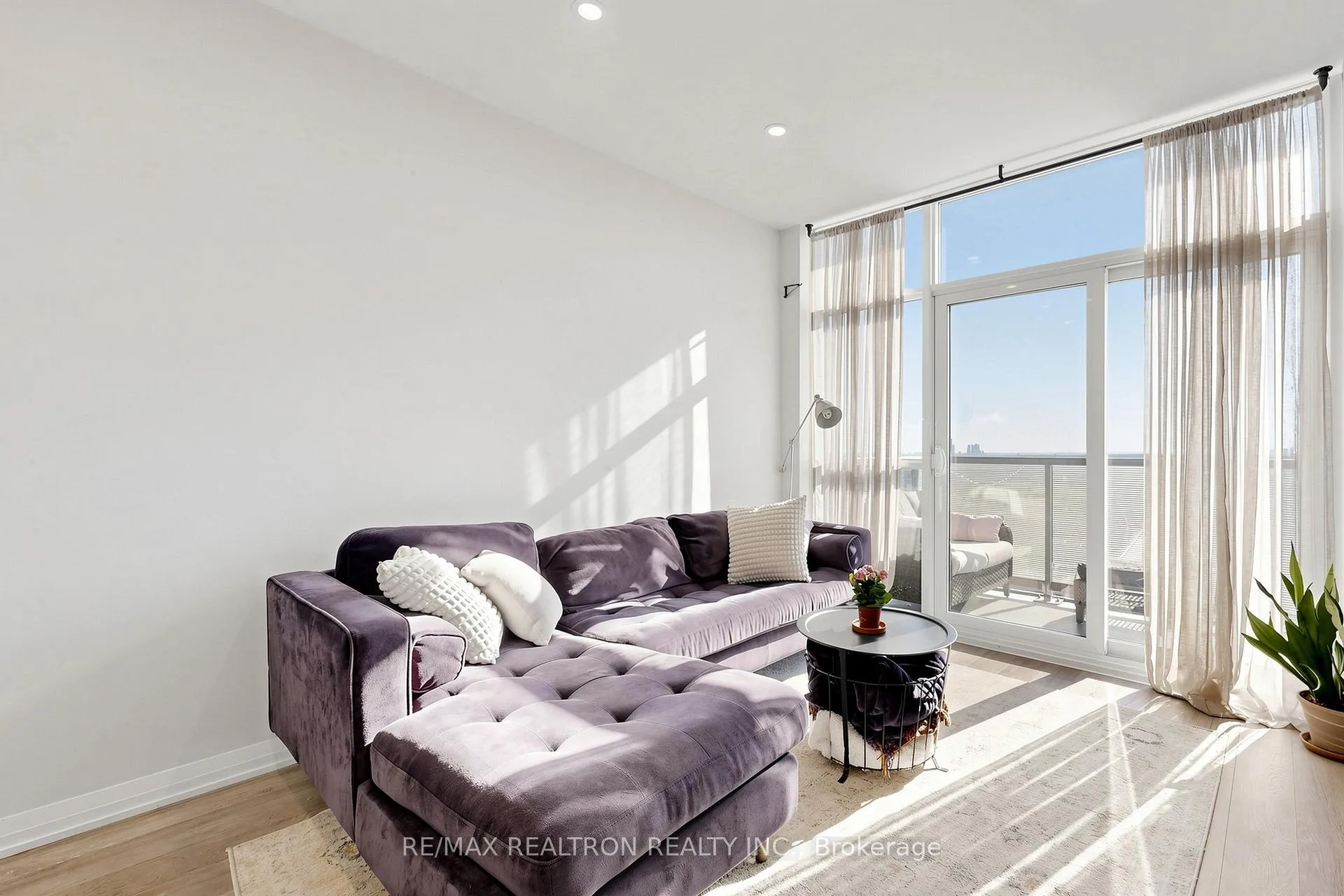 Photo 9 of Unit PH06, 65 Oneida Crescent, Richmond Hill, Langstaff — HOMEH